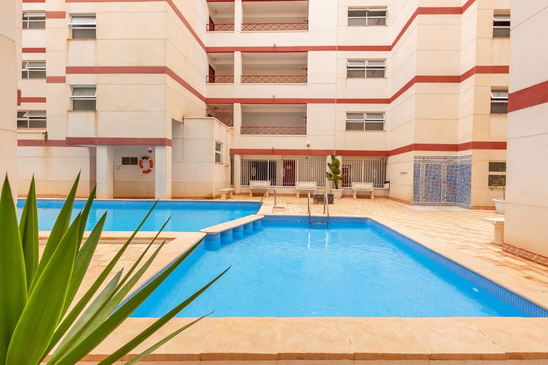 Resale - Apartment / flat -
Torrevieja - Centro