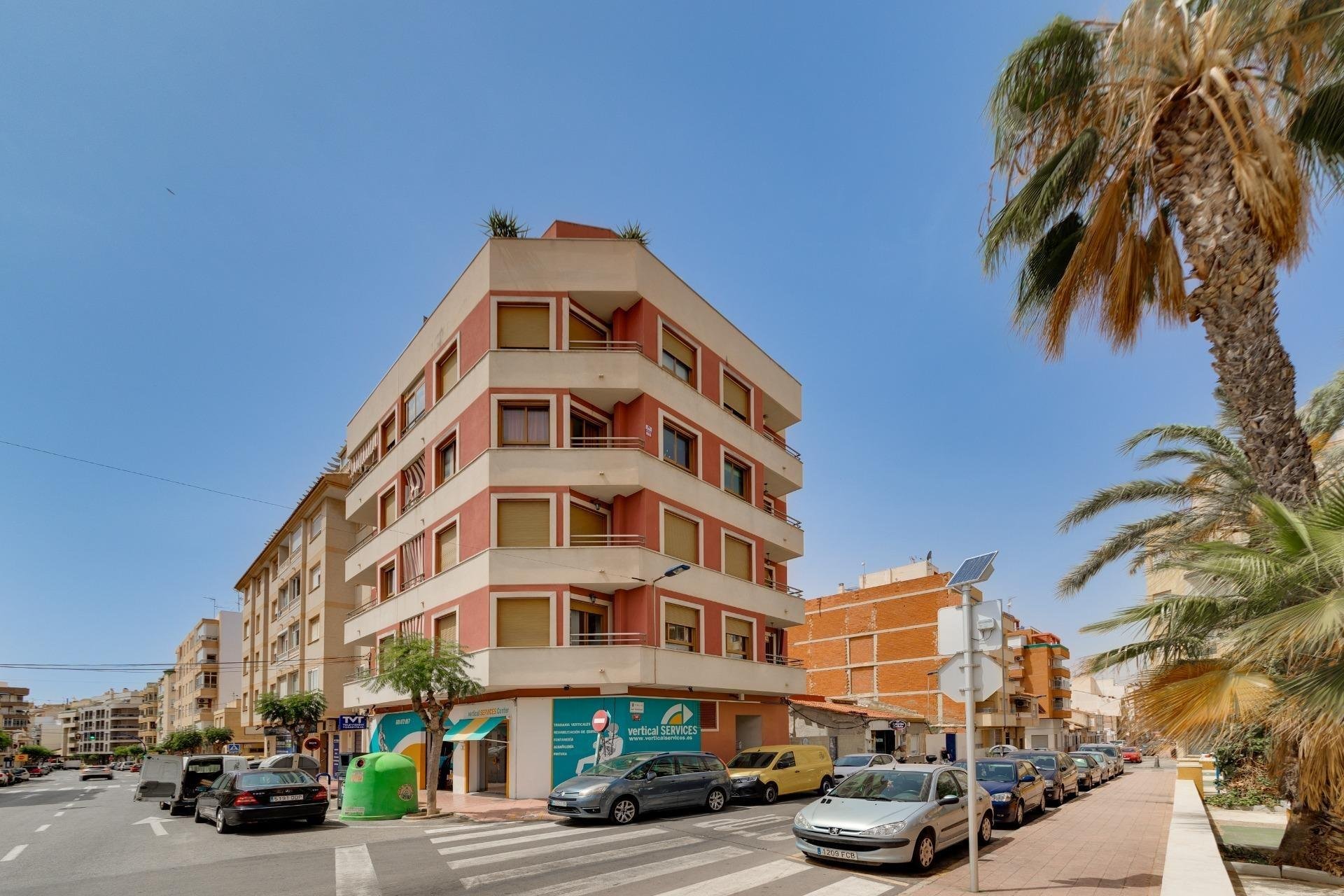 Resale - Apartment / flat -
Torrevieja - Centro