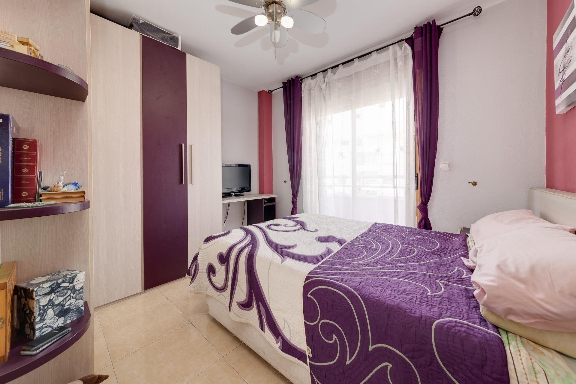 Resale - Apartment / flat -
Torrevieja - Centro