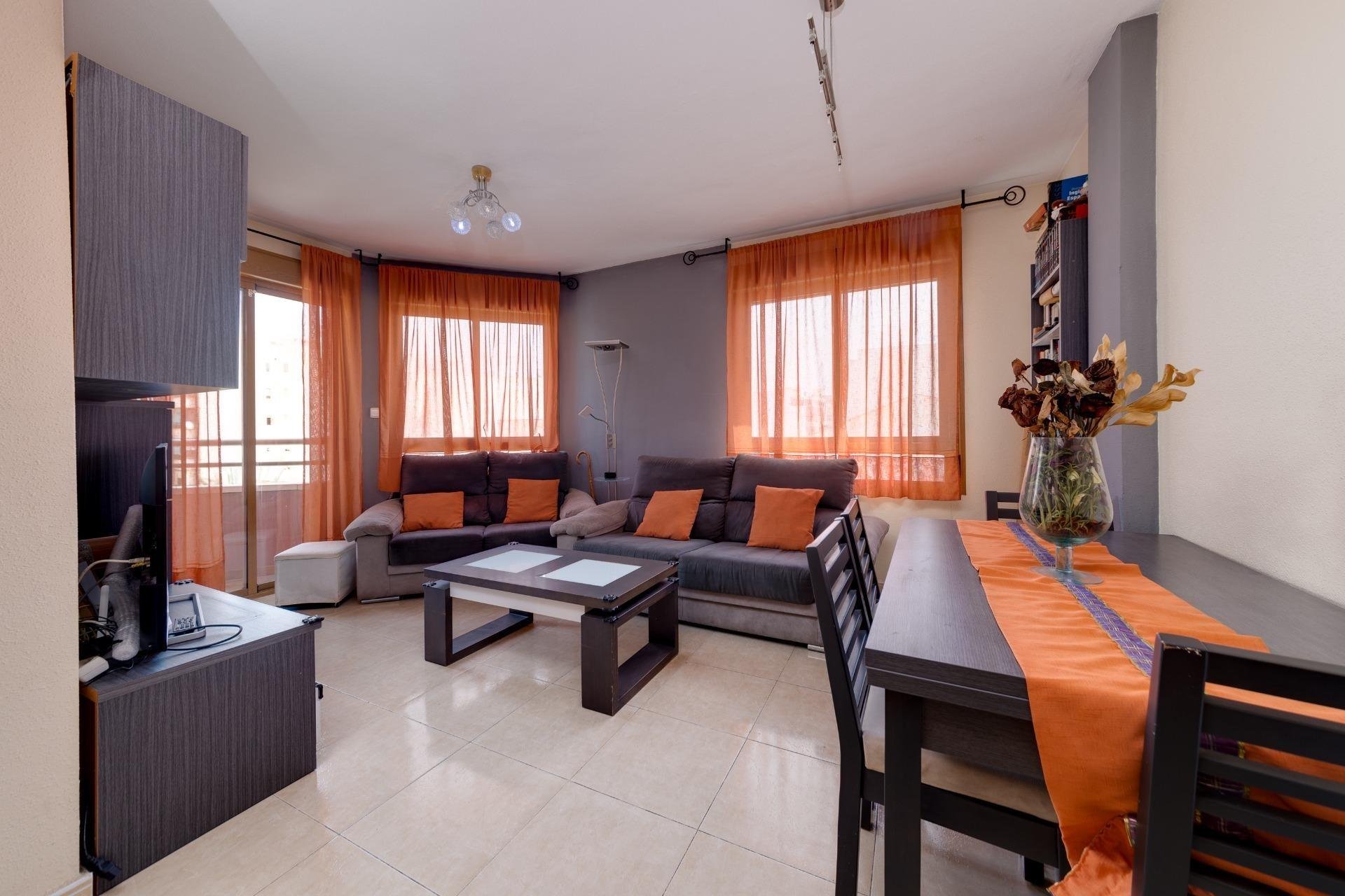 Resale - Apartment / flat -
Torrevieja - Centro