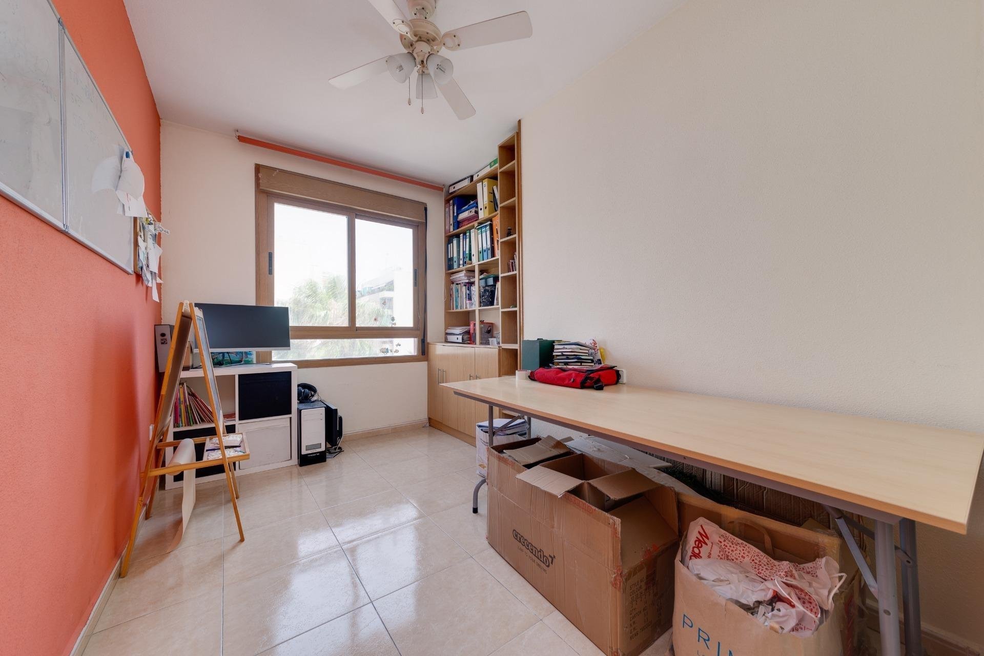 Resale - Apartment / flat -
Torrevieja - Centro