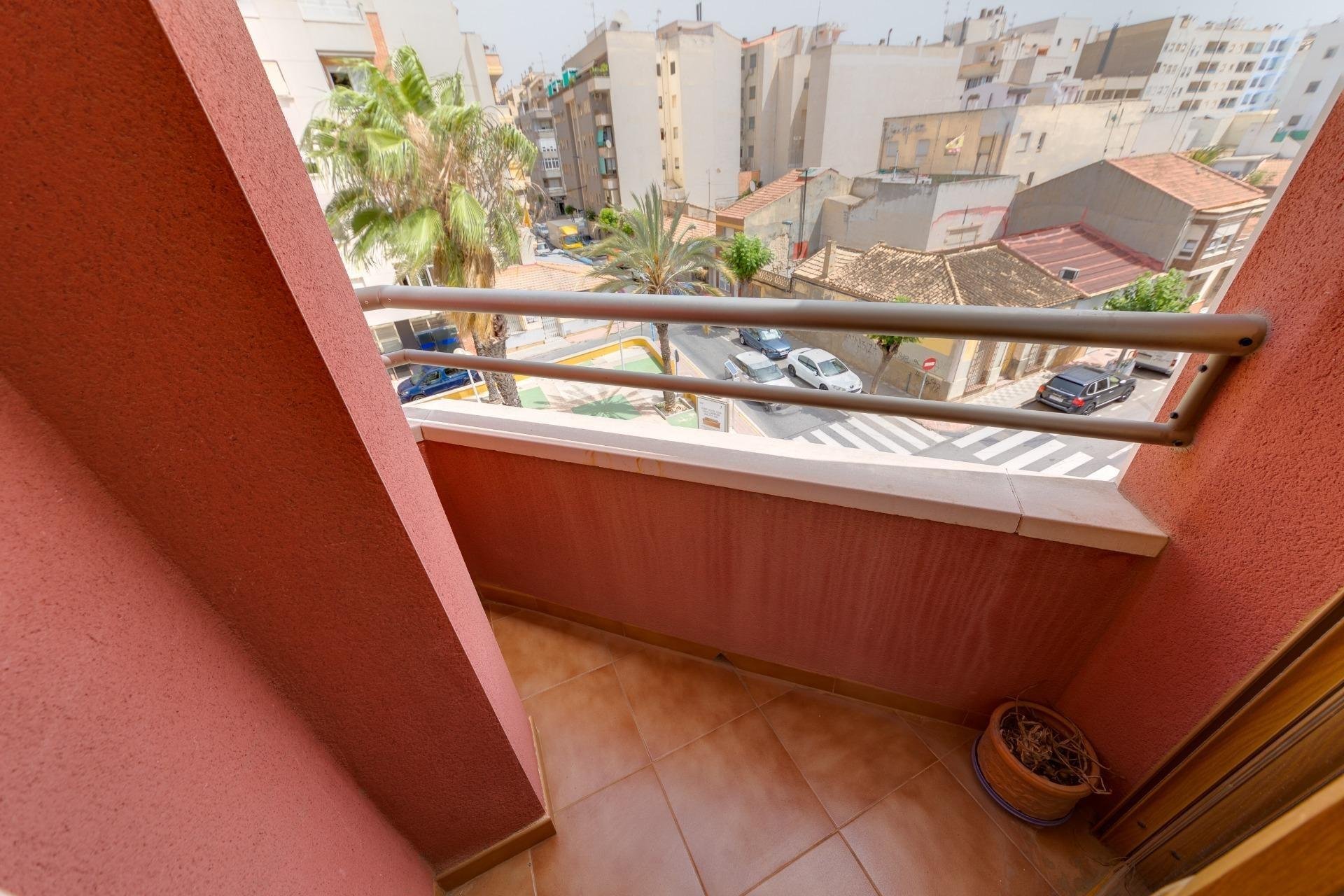 Resale - Apartment / flat -
Torrevieja - Centro