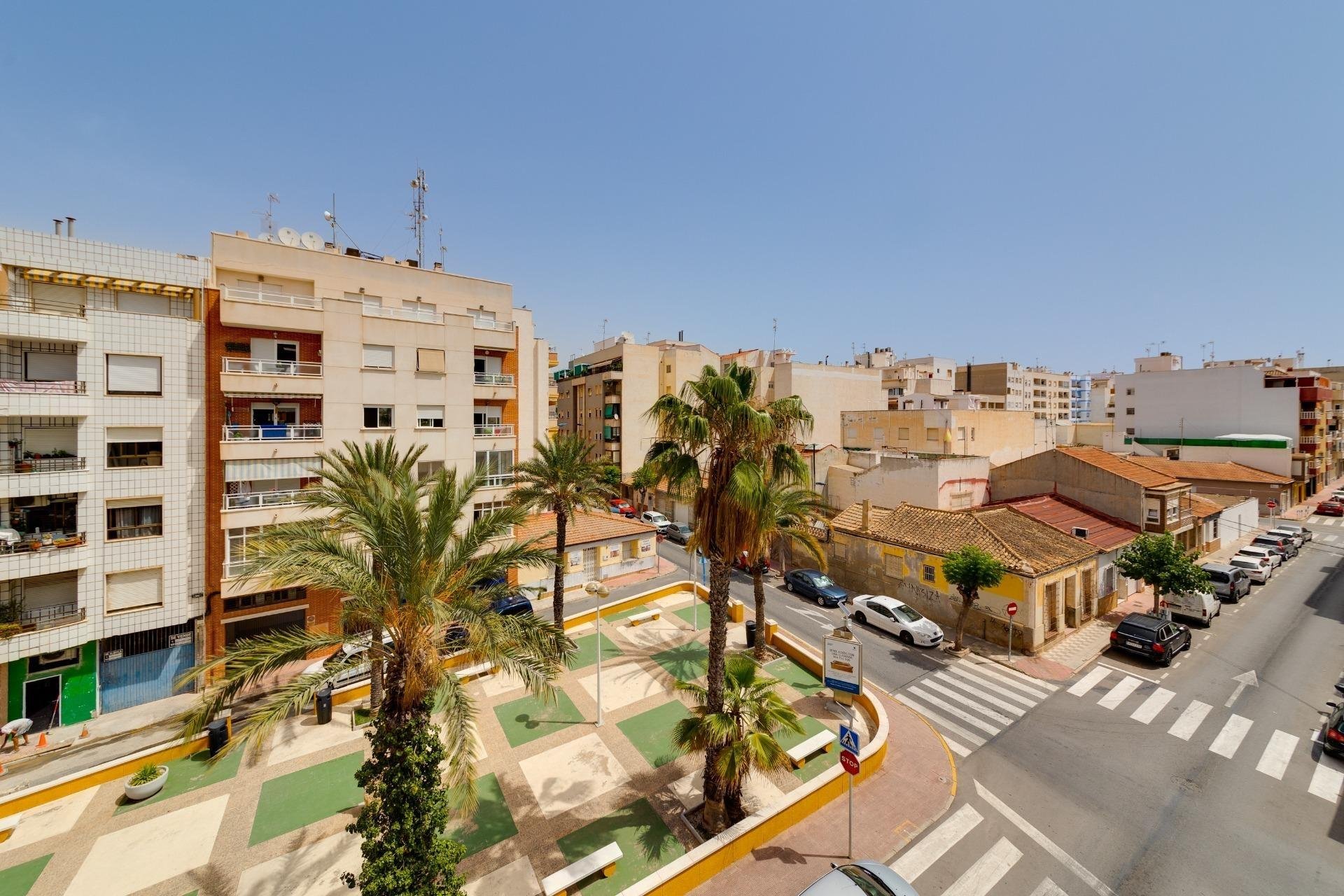 Resale - Apartment / flat -
Torrevieja - Centro