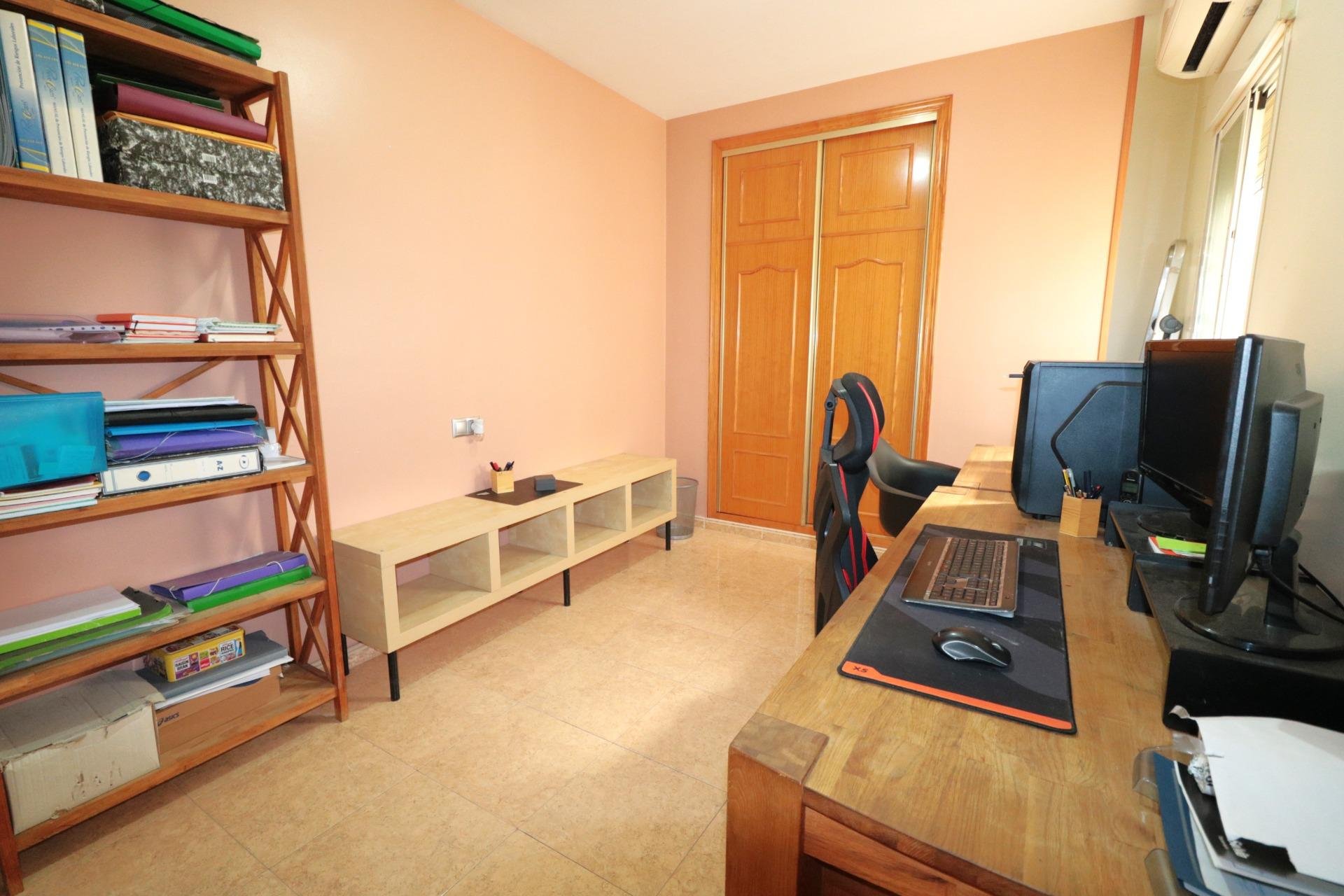 Resale - Apartment / flat -
Torrevieja - Centro