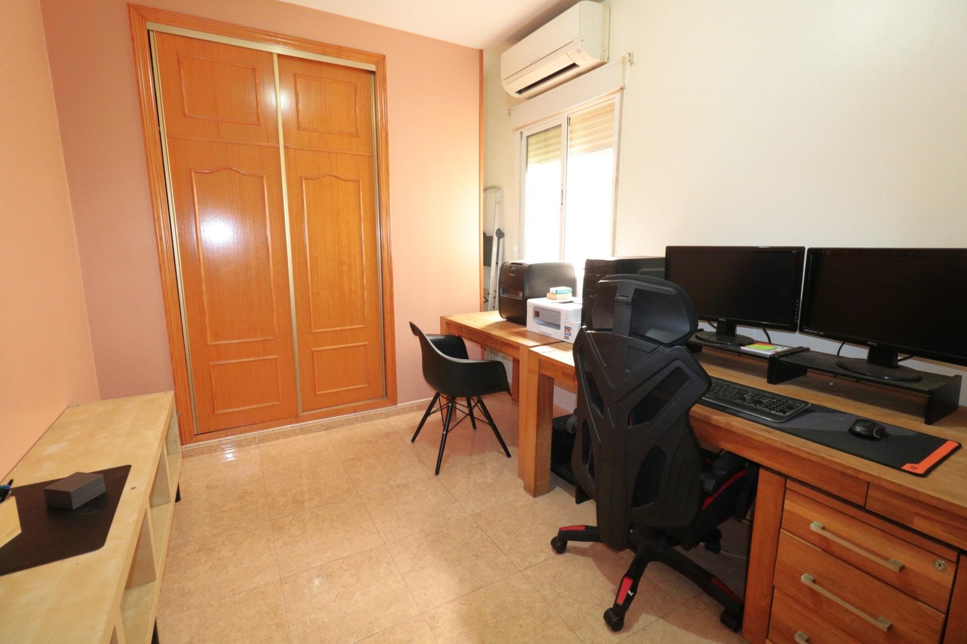 Resale - Apartment / flat -
Torrevieja - Centro