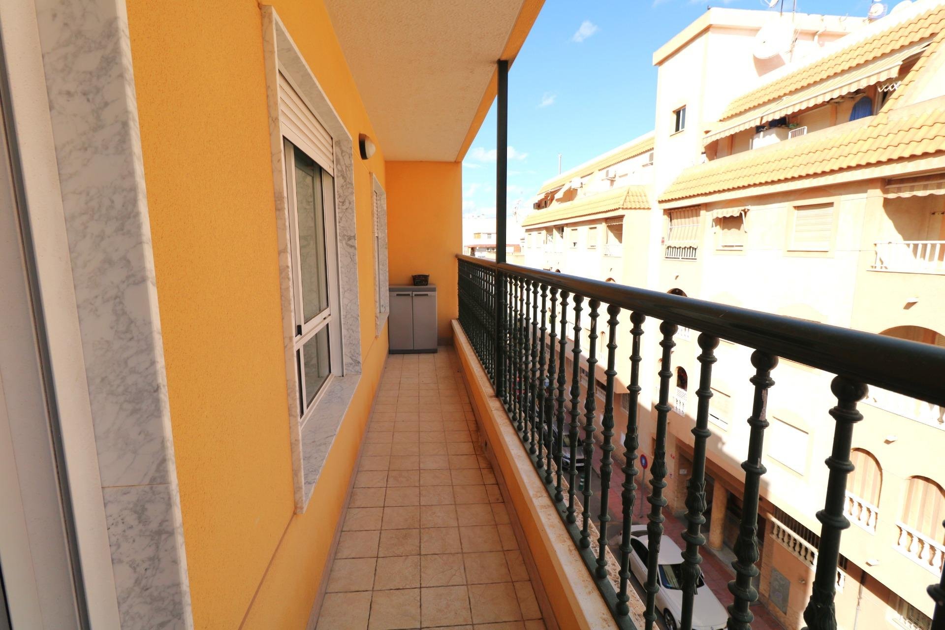 Resale - Apartment / flat -
Torrevieja - Centro