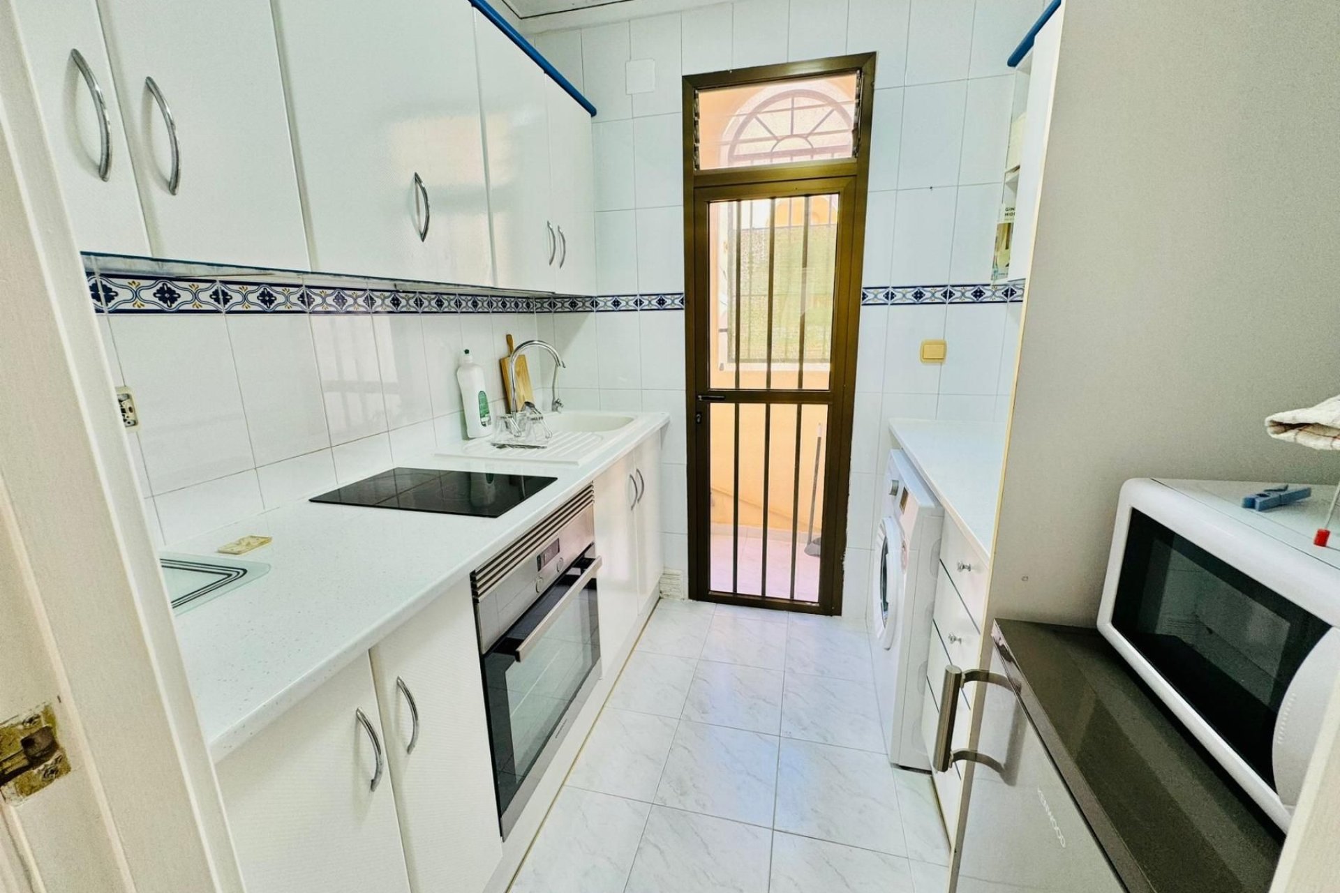 Resale - Apartment / flat -
Torrevieja - Eliseos playa