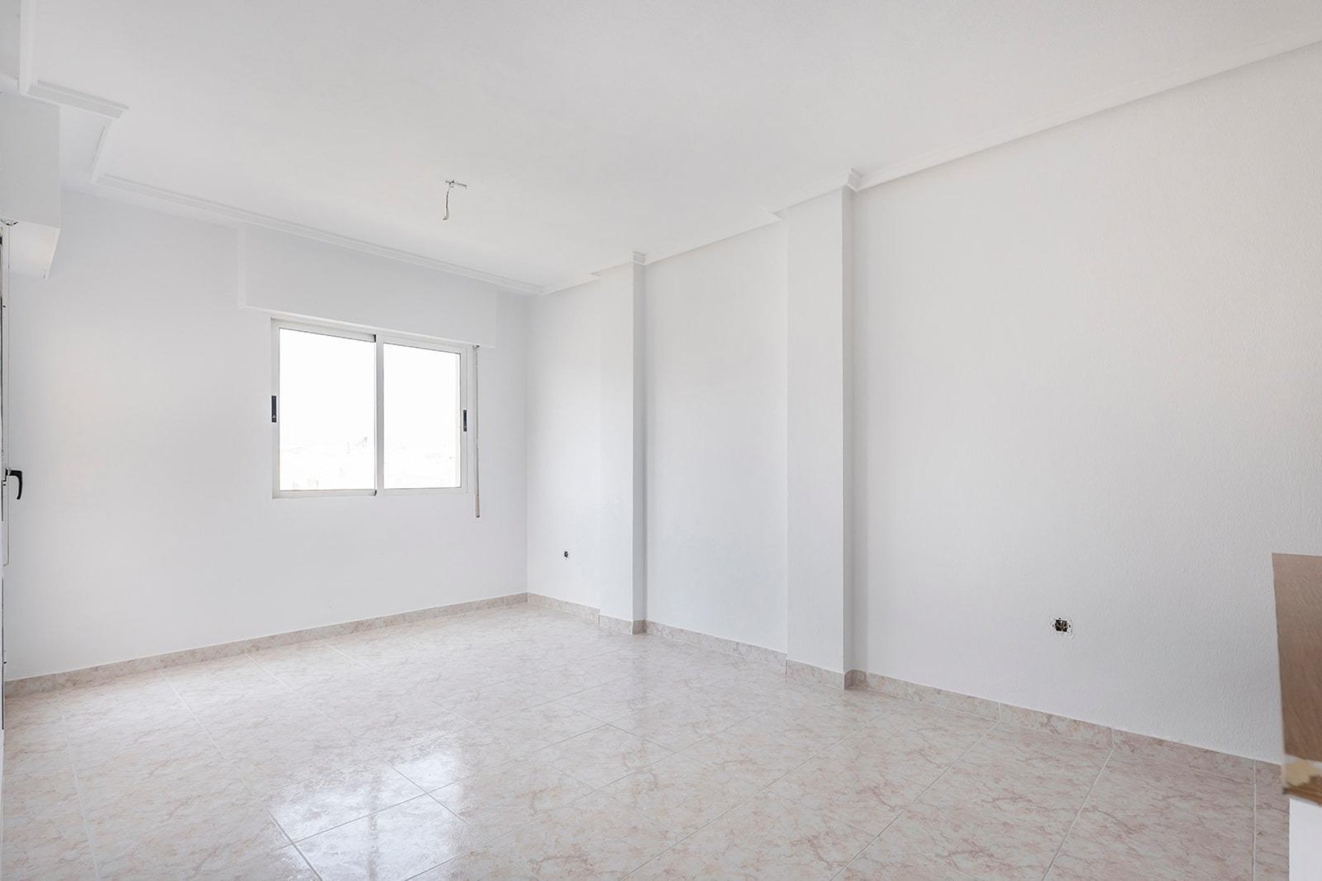 Resale - Apartment / flat -
Torrevieja - Estacion de autobuses