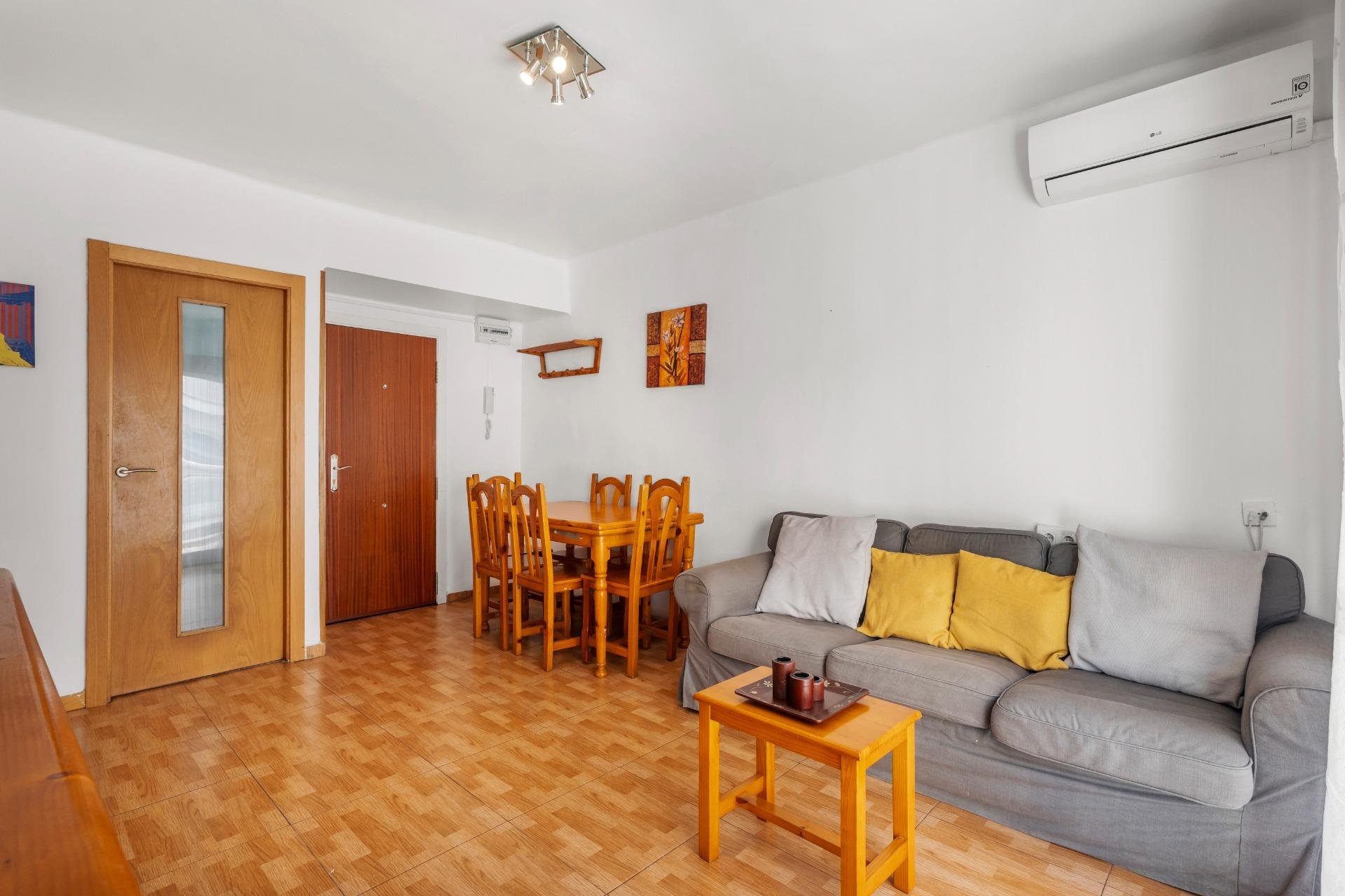 Resale - Apartment / flat -
Torrevieja - Estacion de autobuses