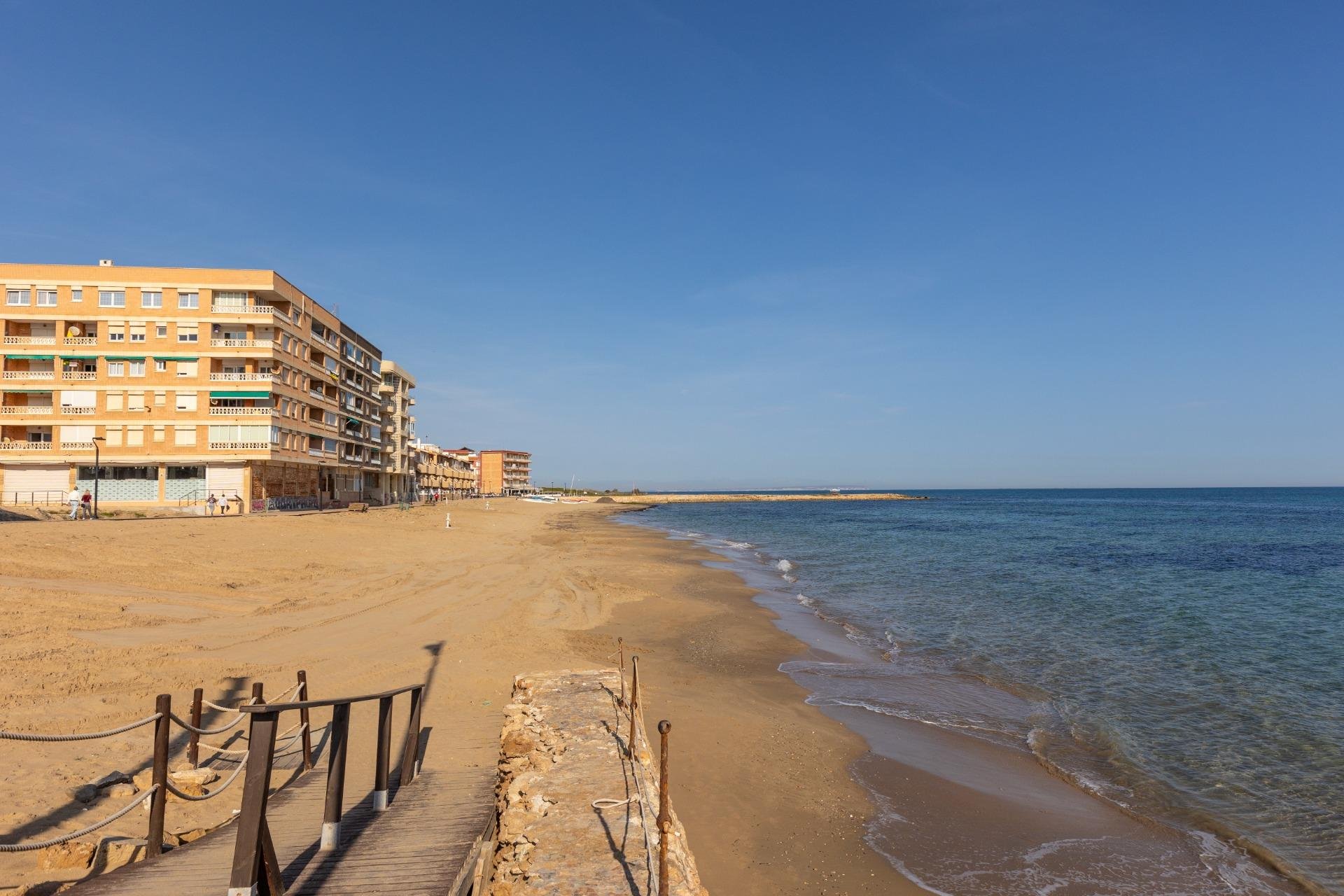 Resale - Apartment / flat -
Torrevieja - La Mata pueblo