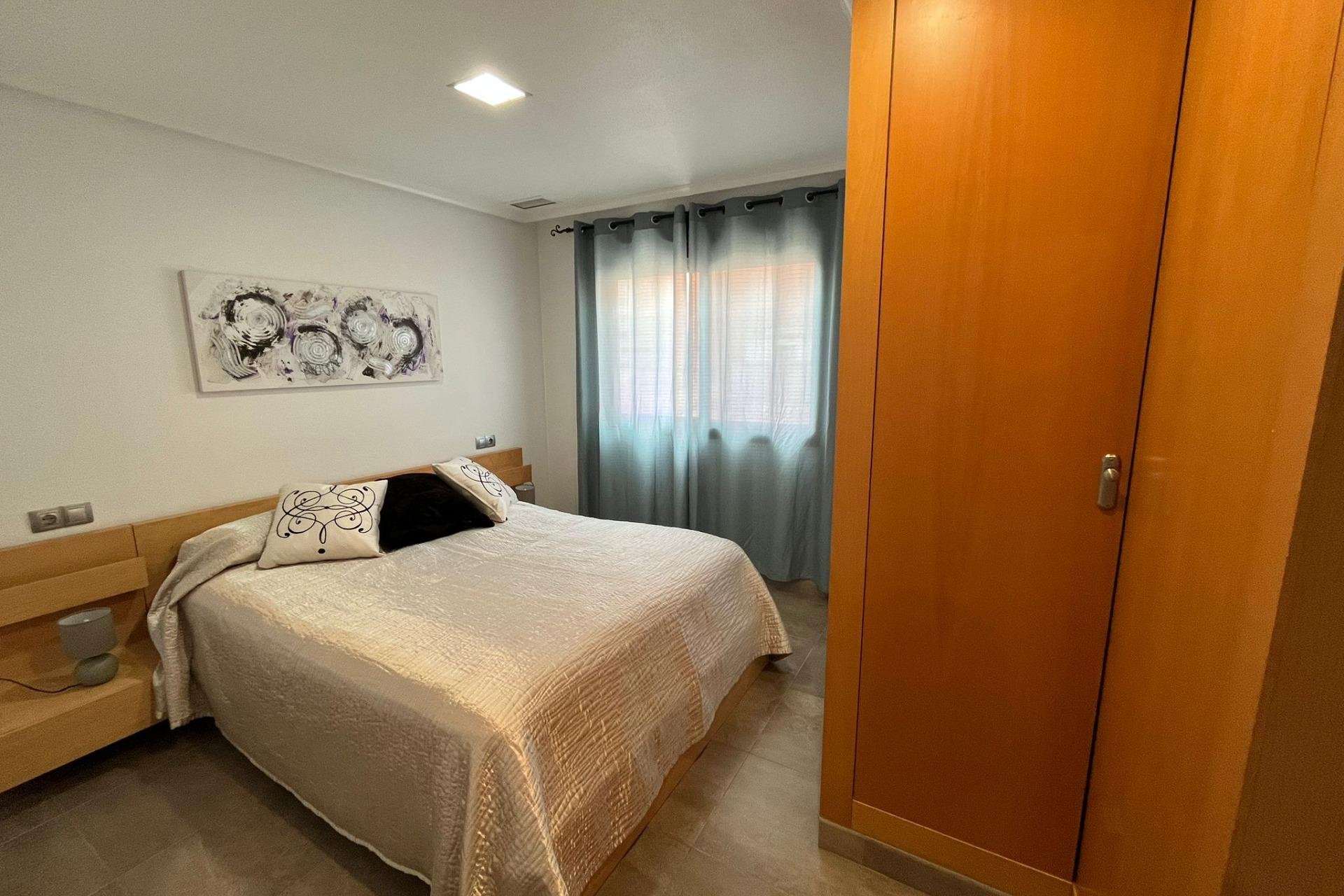 Resale - Apartment / flat -
Torrevieja - La Mata