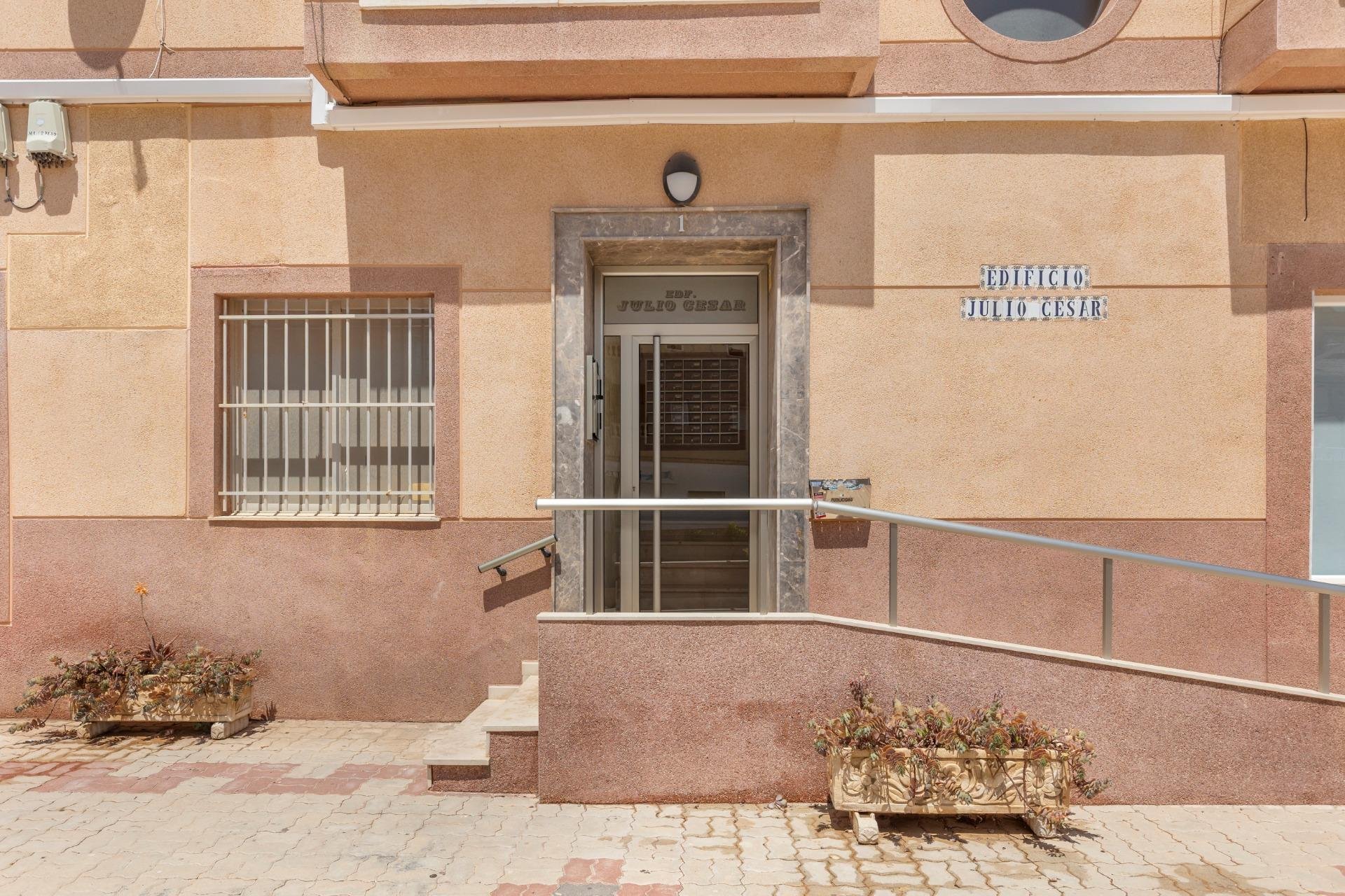 Resale - Apartment / flat -
Torrevieja - La Mata