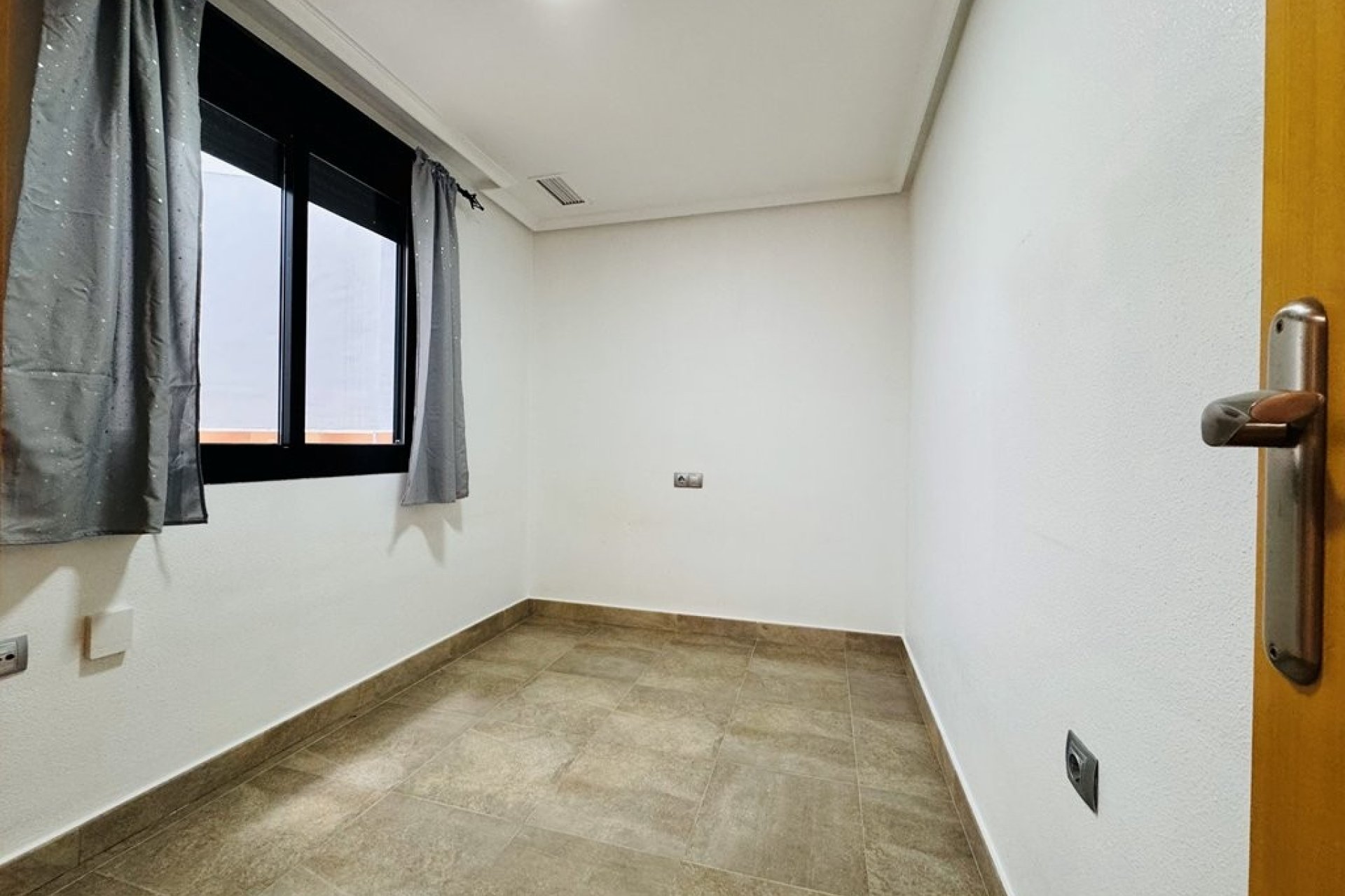 Resale - Apartment / flat -
Torrevieja - La Mata