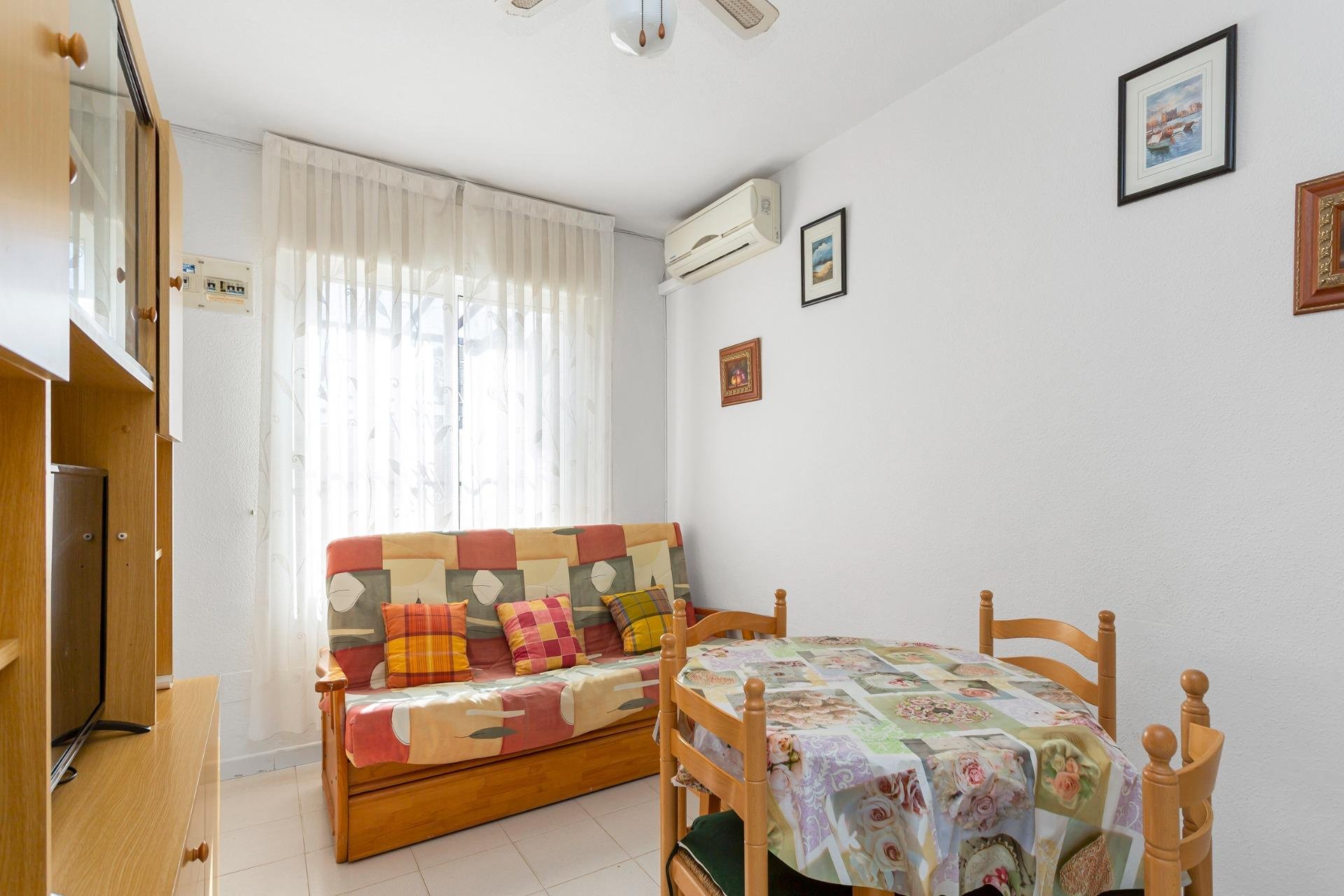 Resale - Apartment / flat -
Torrevieja - Lago jardin