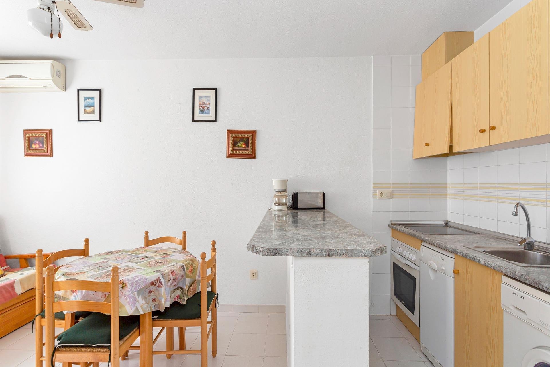 Resale - Apartment / flat -
Torrevieja - Lago jardin