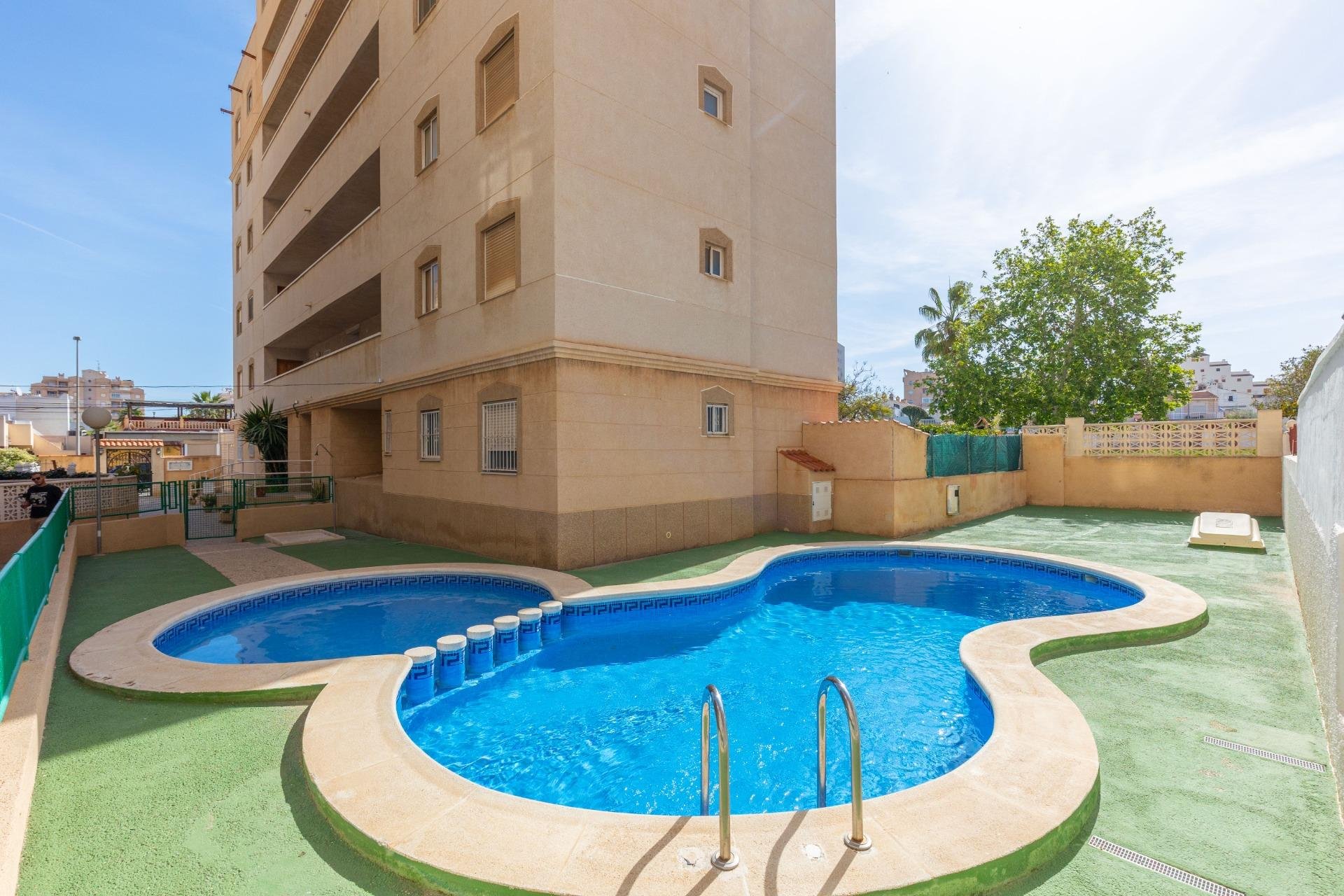 Resale - Apartment / flat -
Torrevieja - Nueva Torrevieja