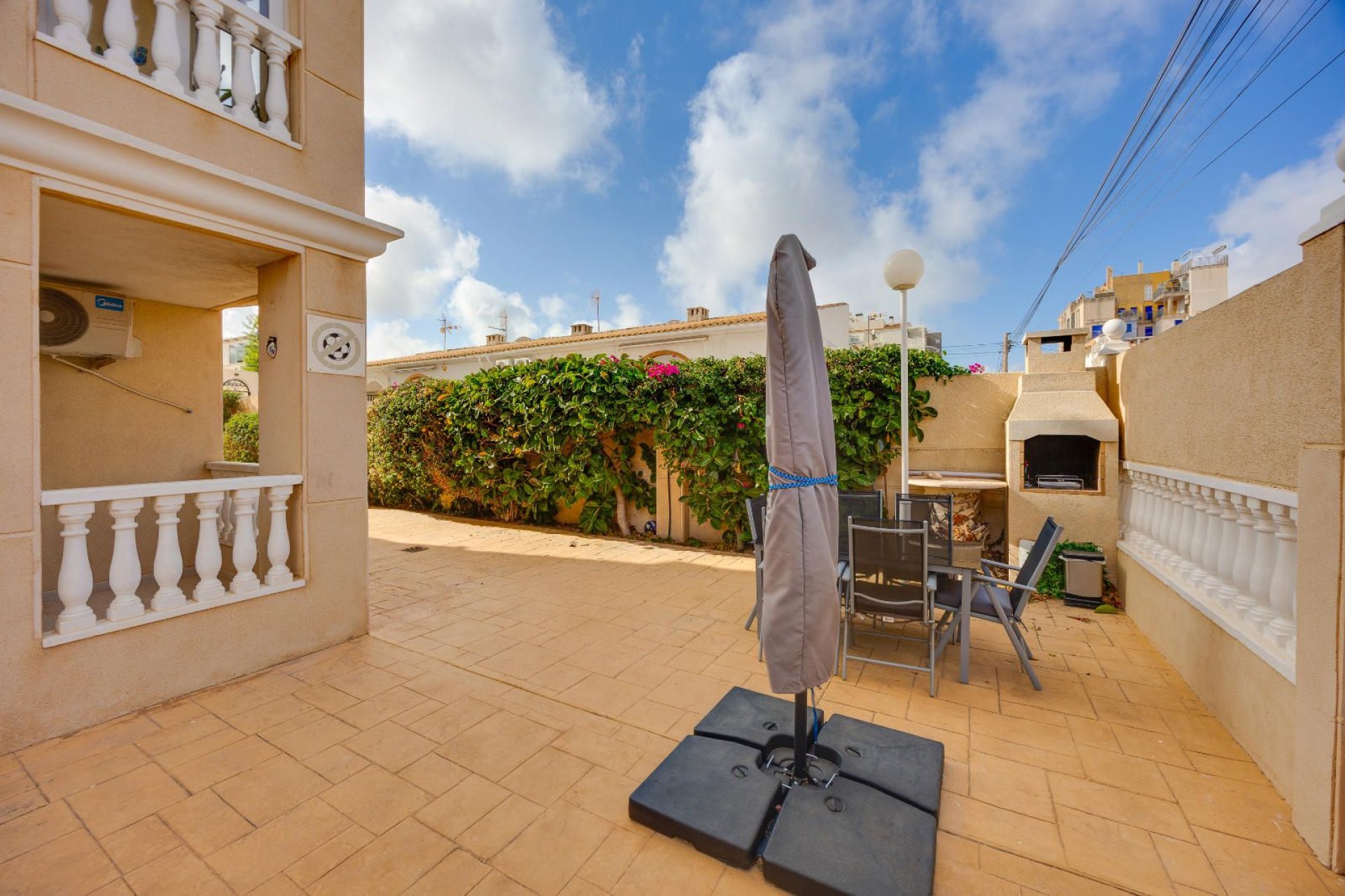 Resale - Apartment / flat -
Torrevieja - Nueva Torrevieja