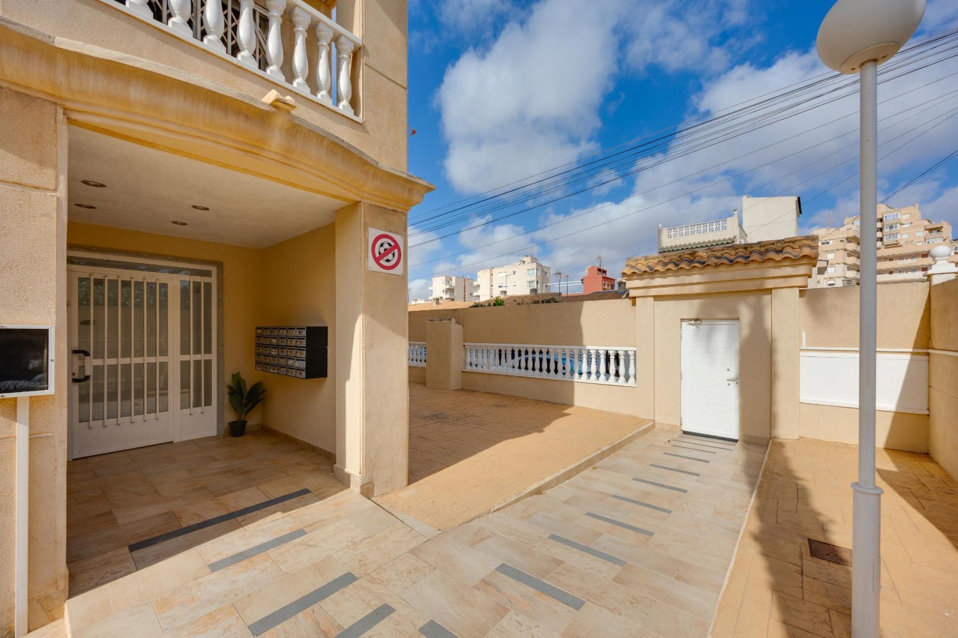 Resale - Apartment / flat -
Torrevieja - Nueva Torrevieja