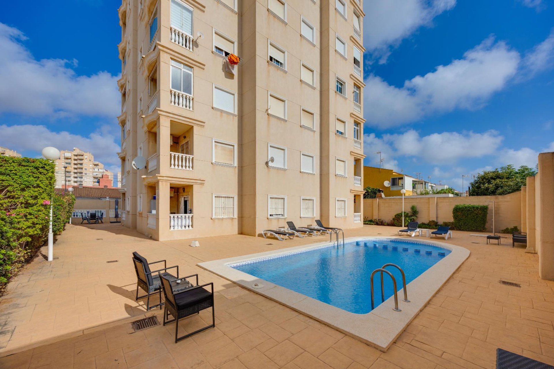 Resale - Apartment / flat -
Torrevieja - Nueva Torrevieja