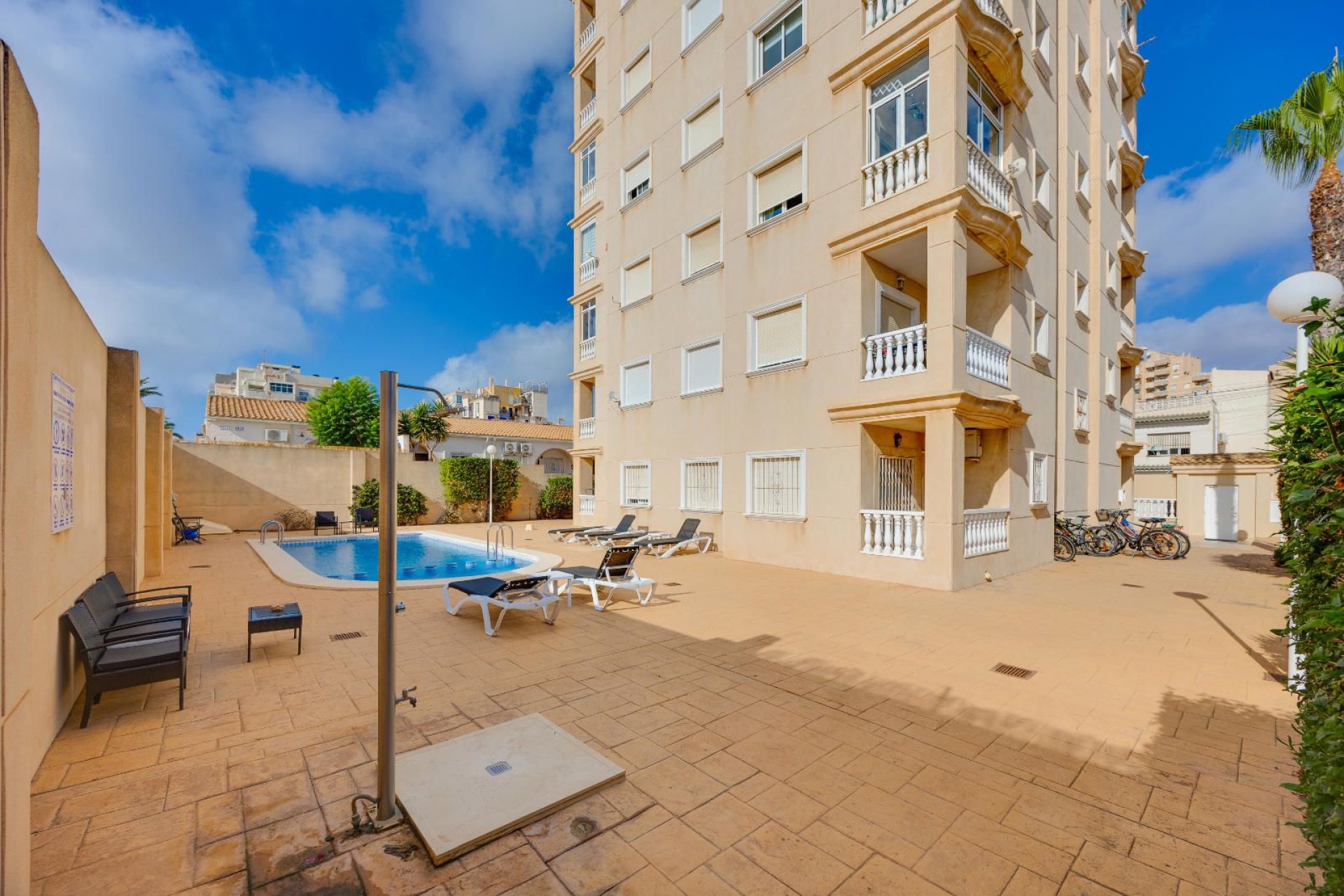 Resale - Apartment / flat -
Torrevieja - Nueva Torrevieja