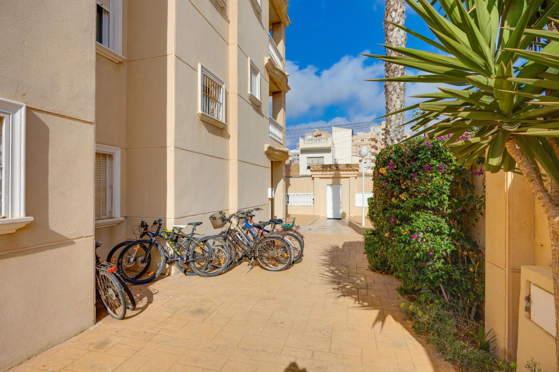 Resale - Apartment / flat -
Torrevieja - Nueva Torrevieja