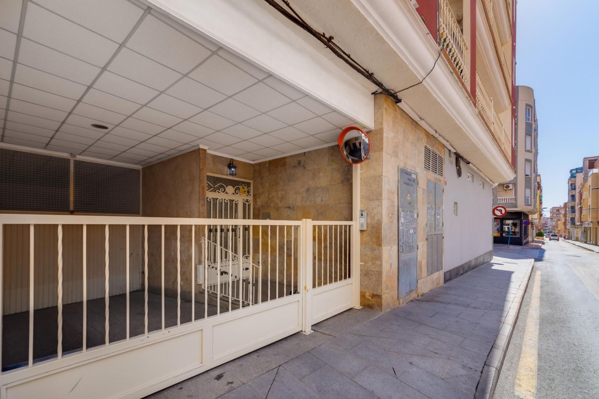 Resale - Apartment / flat -
Torrevieja - Paseo maritimo