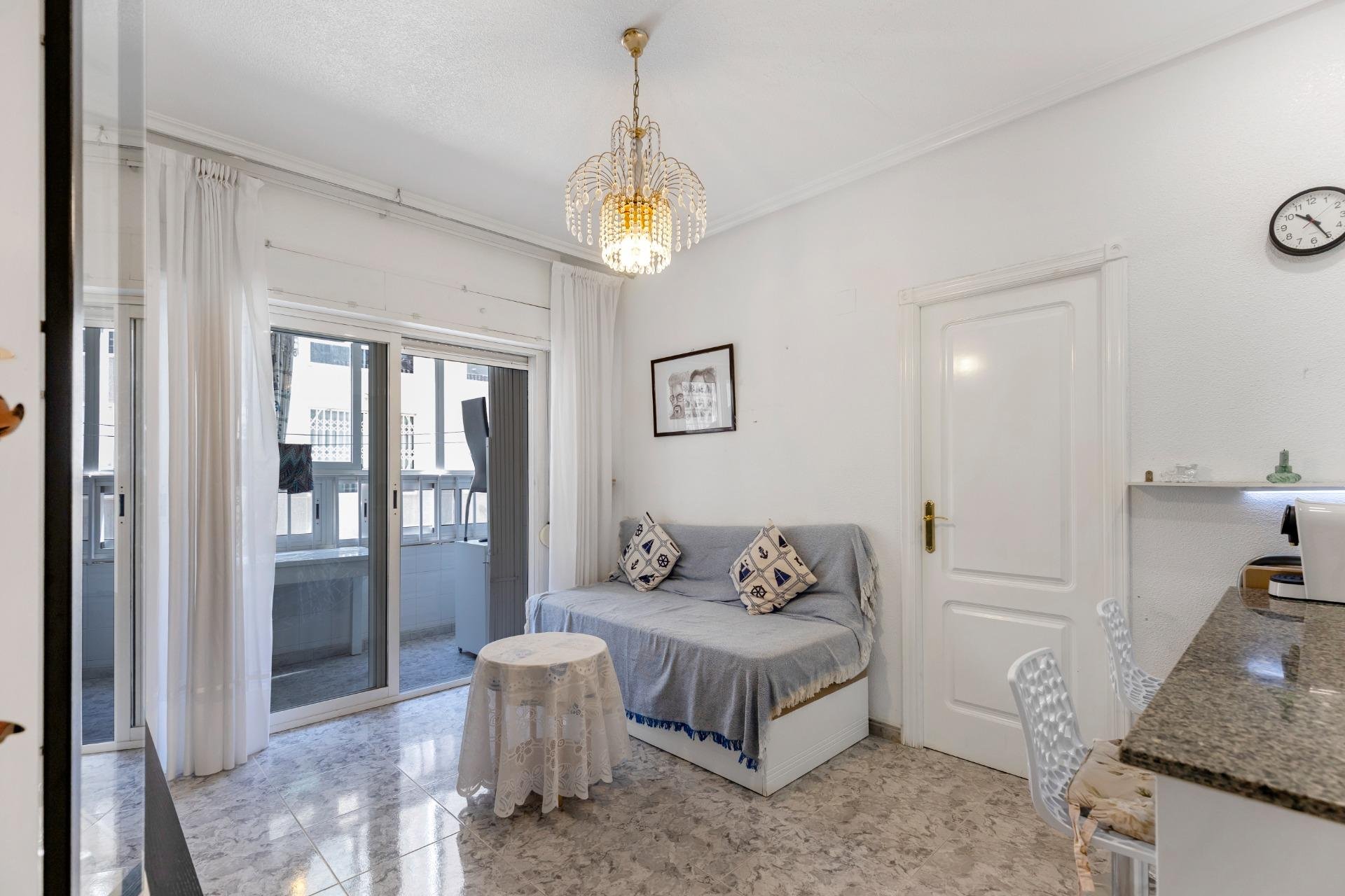 Resale - Apartment / flat -
Torrevieja - Paseo maritimo