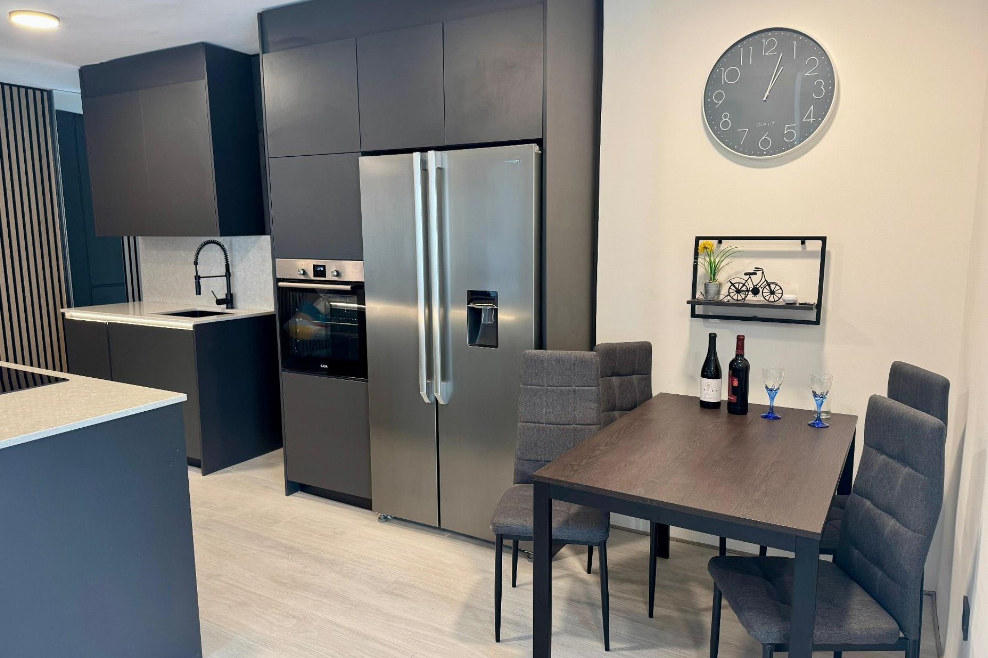 Resale - Apartment / flat -
Torrevieja - Paseo maritimo