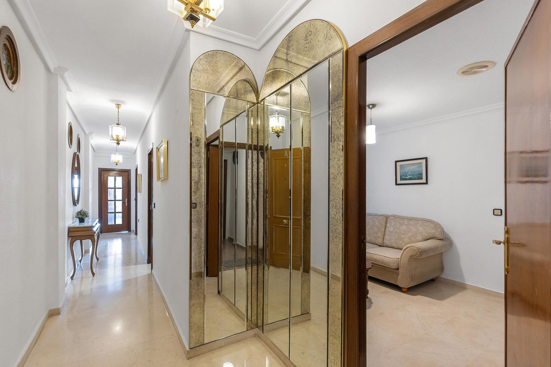 Resale - Apartment / flat -
Torrevieja - Paseo maritimo