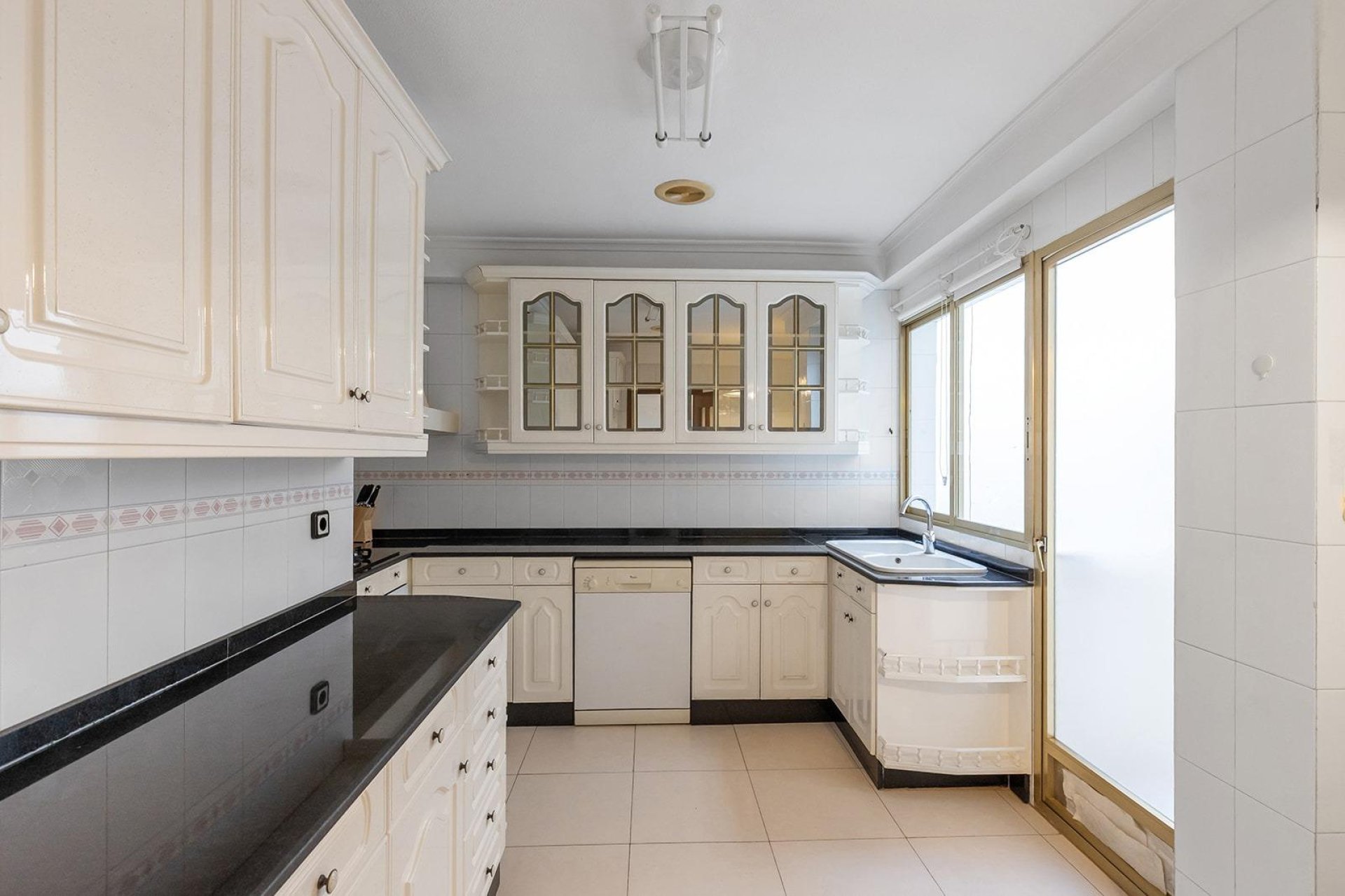 Resale - Apartment / flat -
Torrevieja - Paseo maritimo