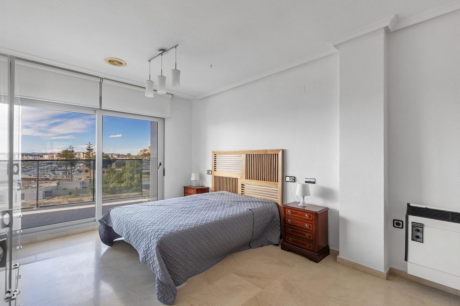 Resale - Apartment / flat -
Torrevieja - Paseo maritimo