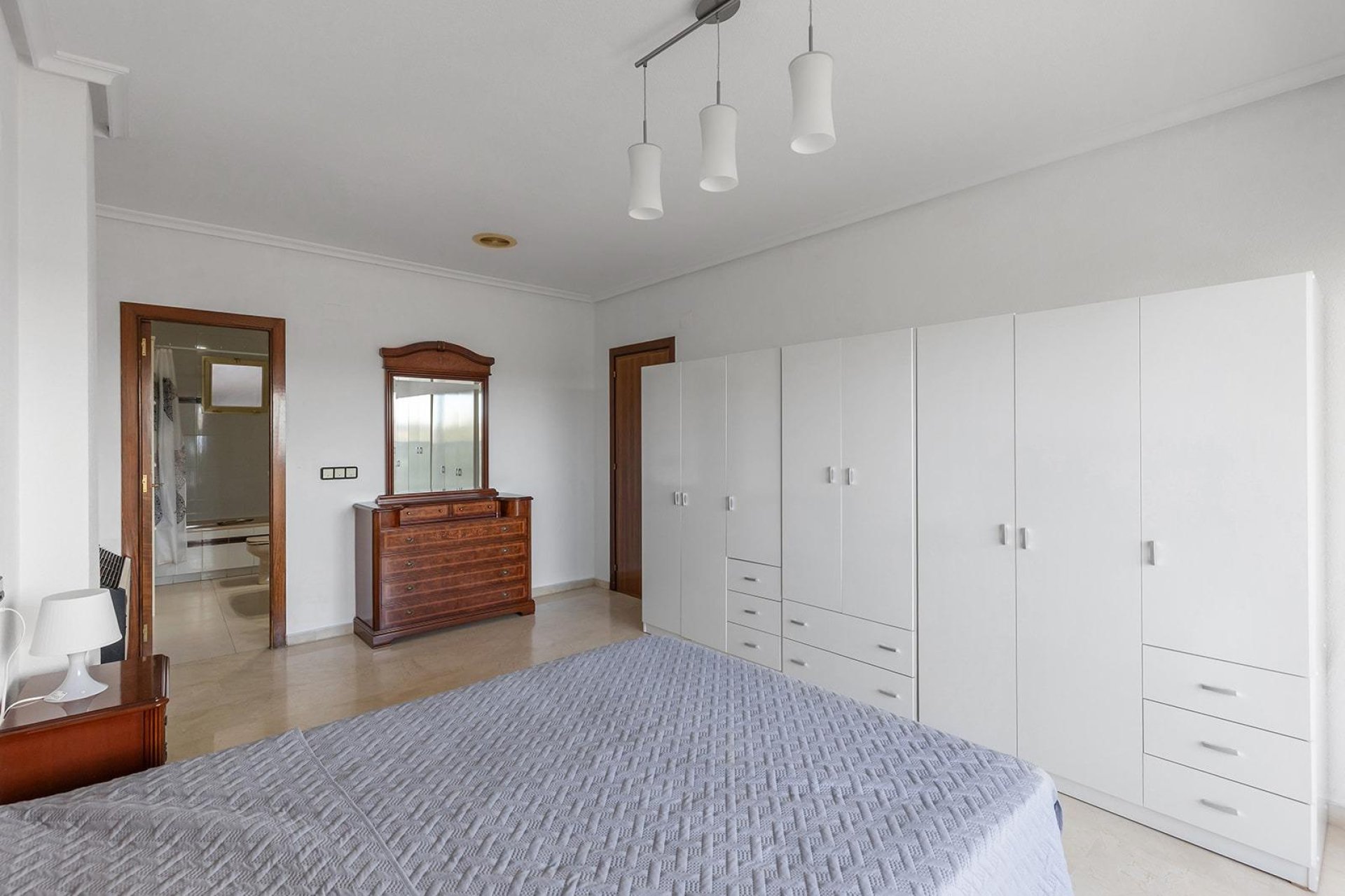 Resale - Apartment / flat -
Torrevieja - Paseo maritimo