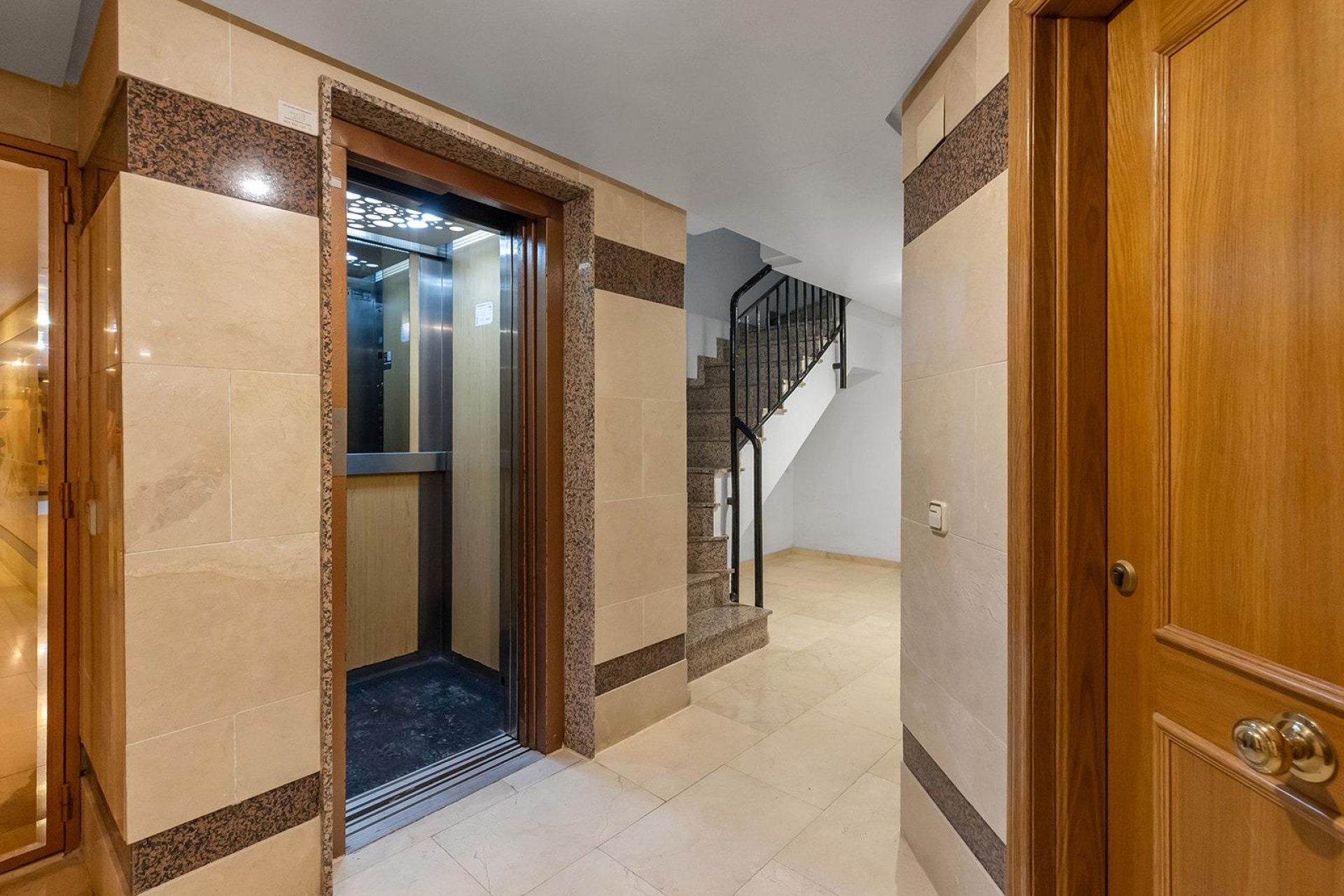 Resale - Apartment / flat -
Torrevieja - Paseo maritimo