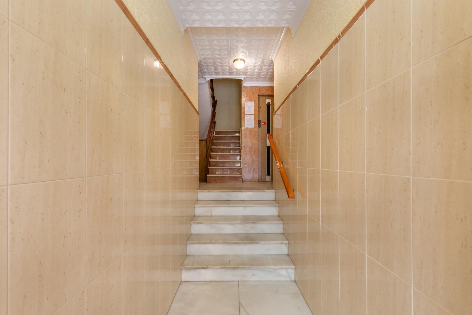 Resale - Apartment / flat -
Torrevieja - Paseo maritimo