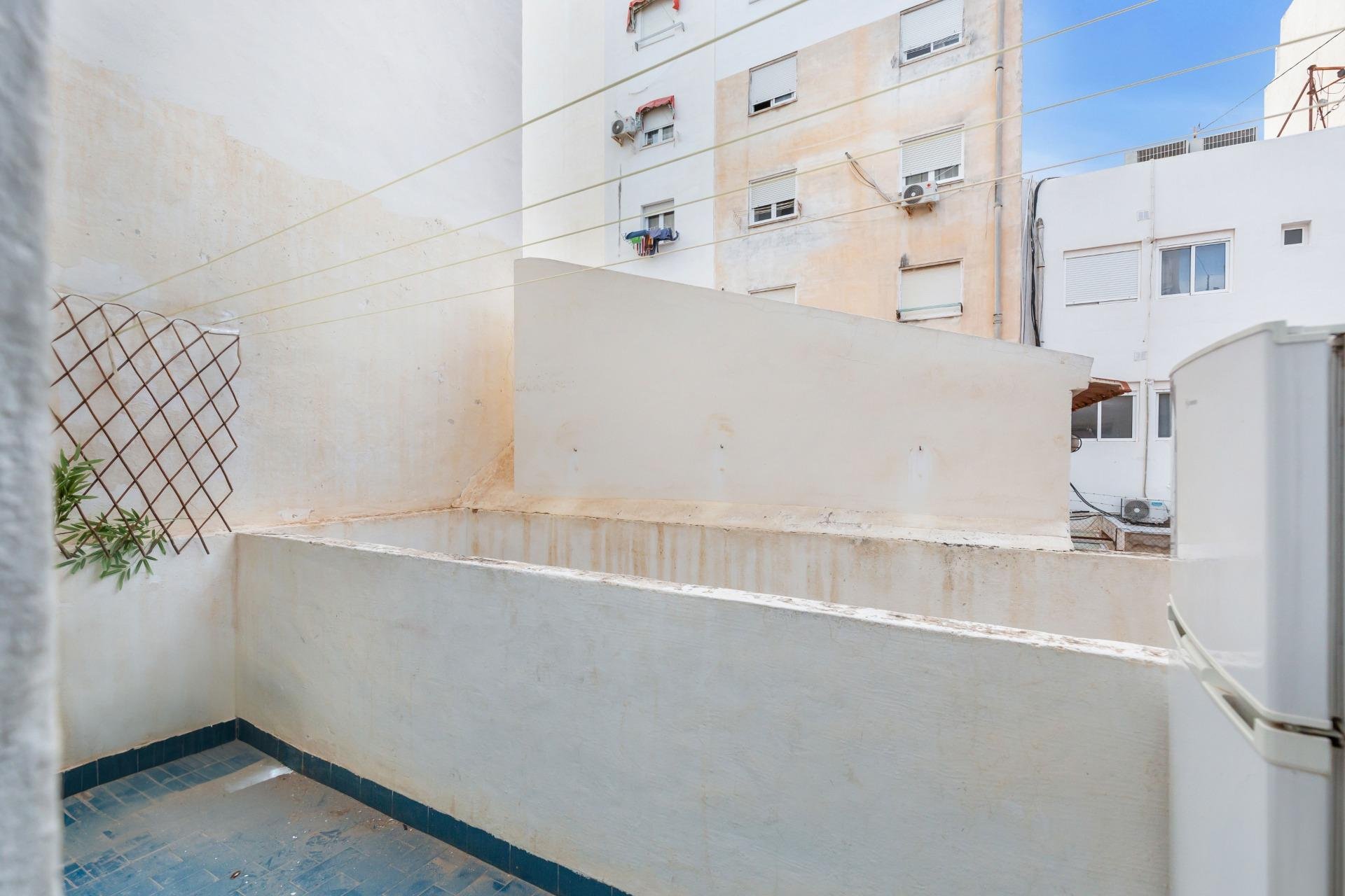 Resale - Apartment / flat -
Torrevieja - Paseo maritimo
