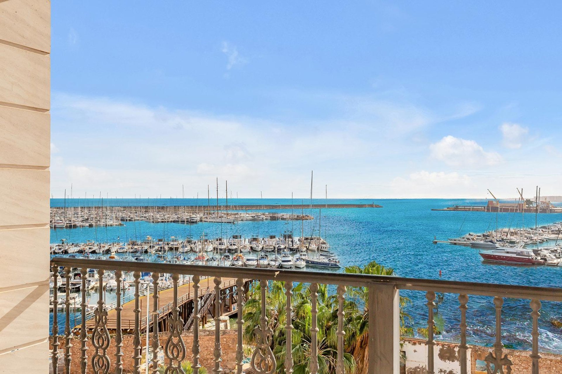Resale - Apartment / flat -
Torrevieja - Paseo maritimo