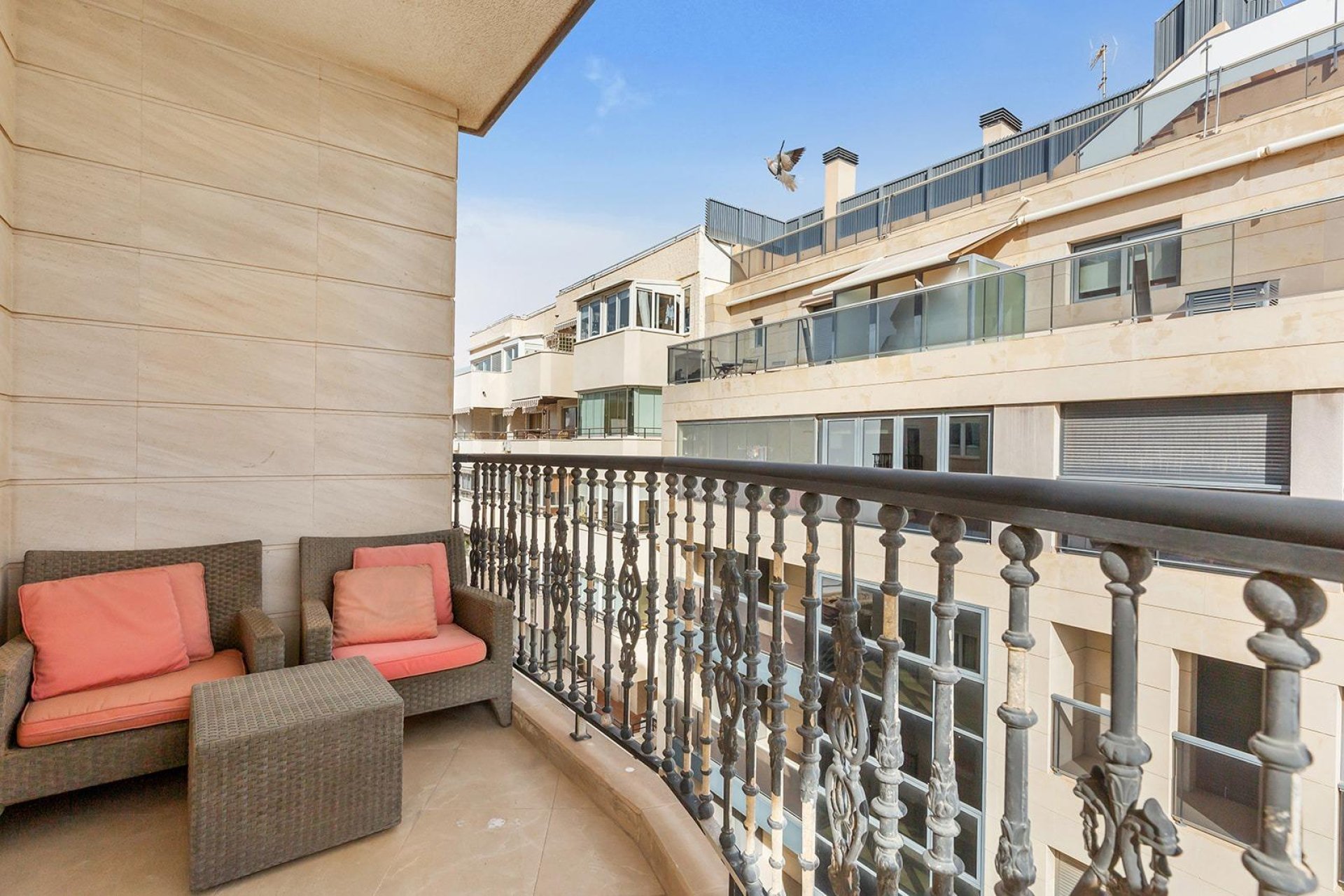 Resale - Apartment / flat -
Torrevieja - Paseo maritimo