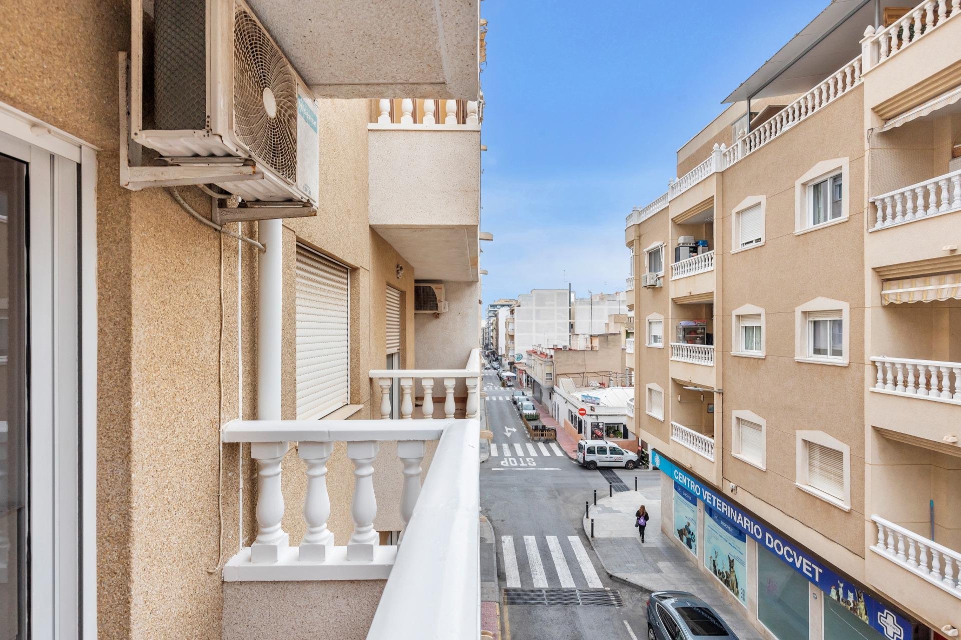 Resale - Apartment / flat -
Torrevieja - Paseo maritimo