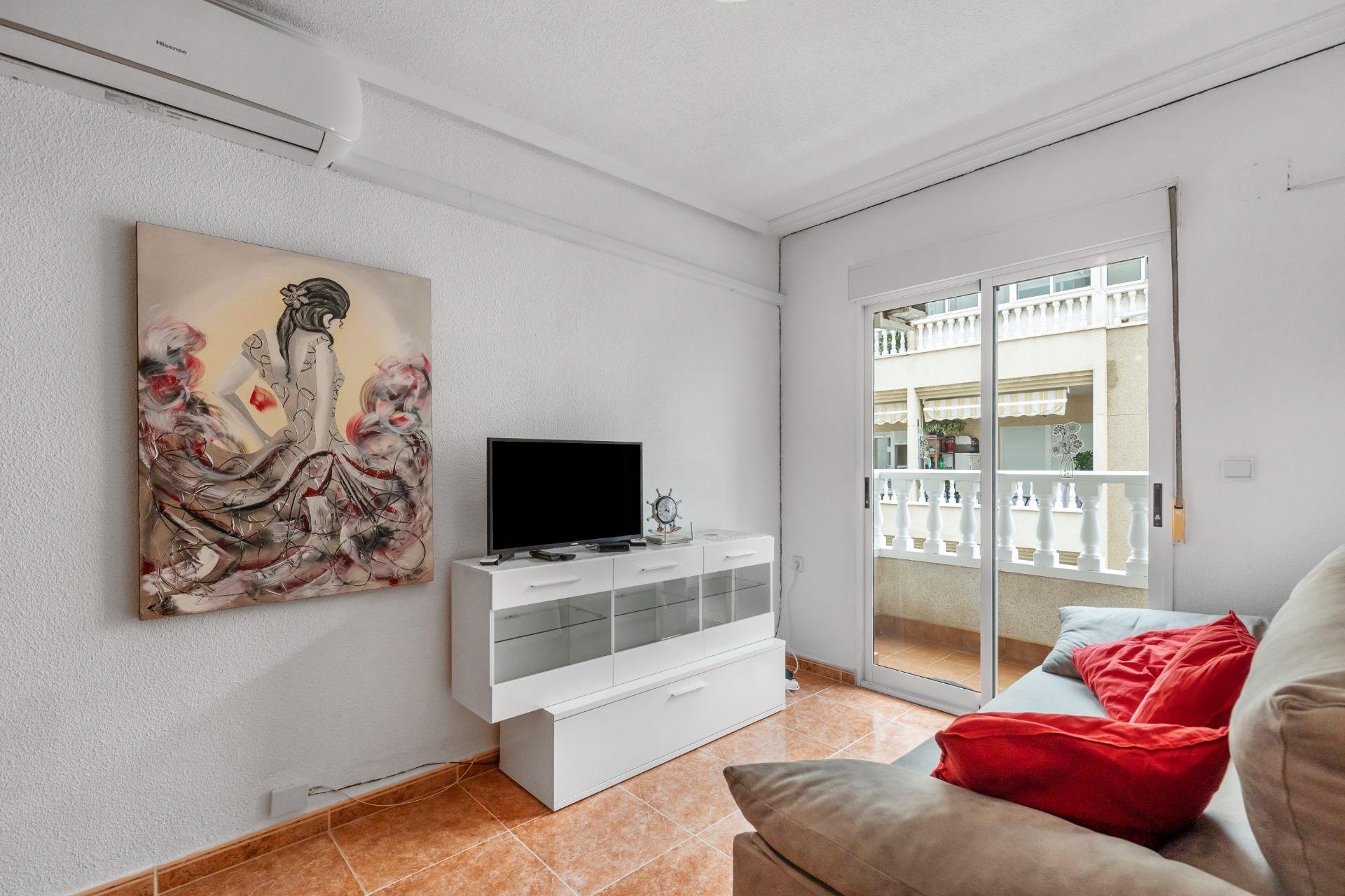 Resale - Apartment / flat -
Torrevieja - Paseo maritimo