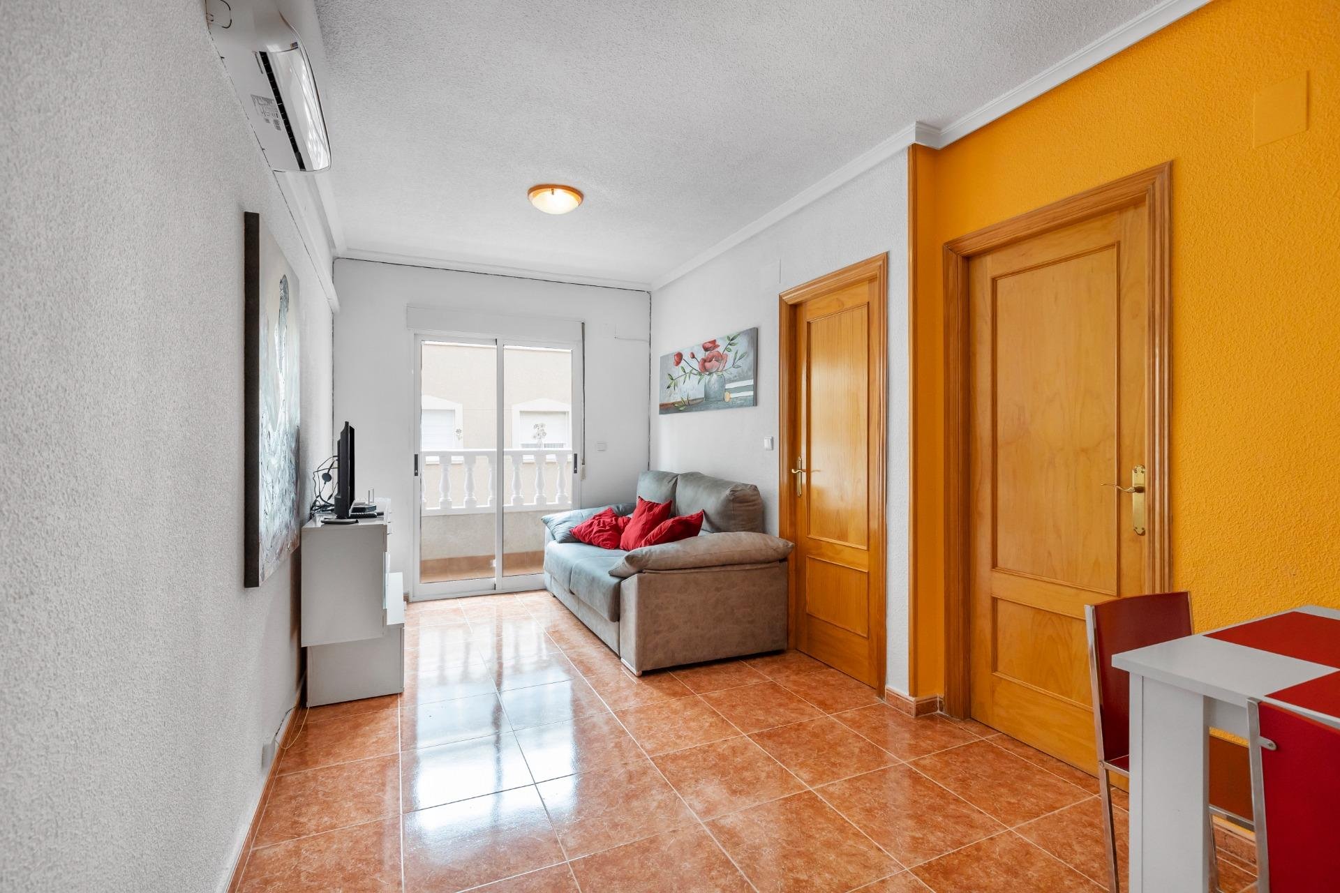 Resale - Apartment / flat -
Torrevieja - Paseo maritimo