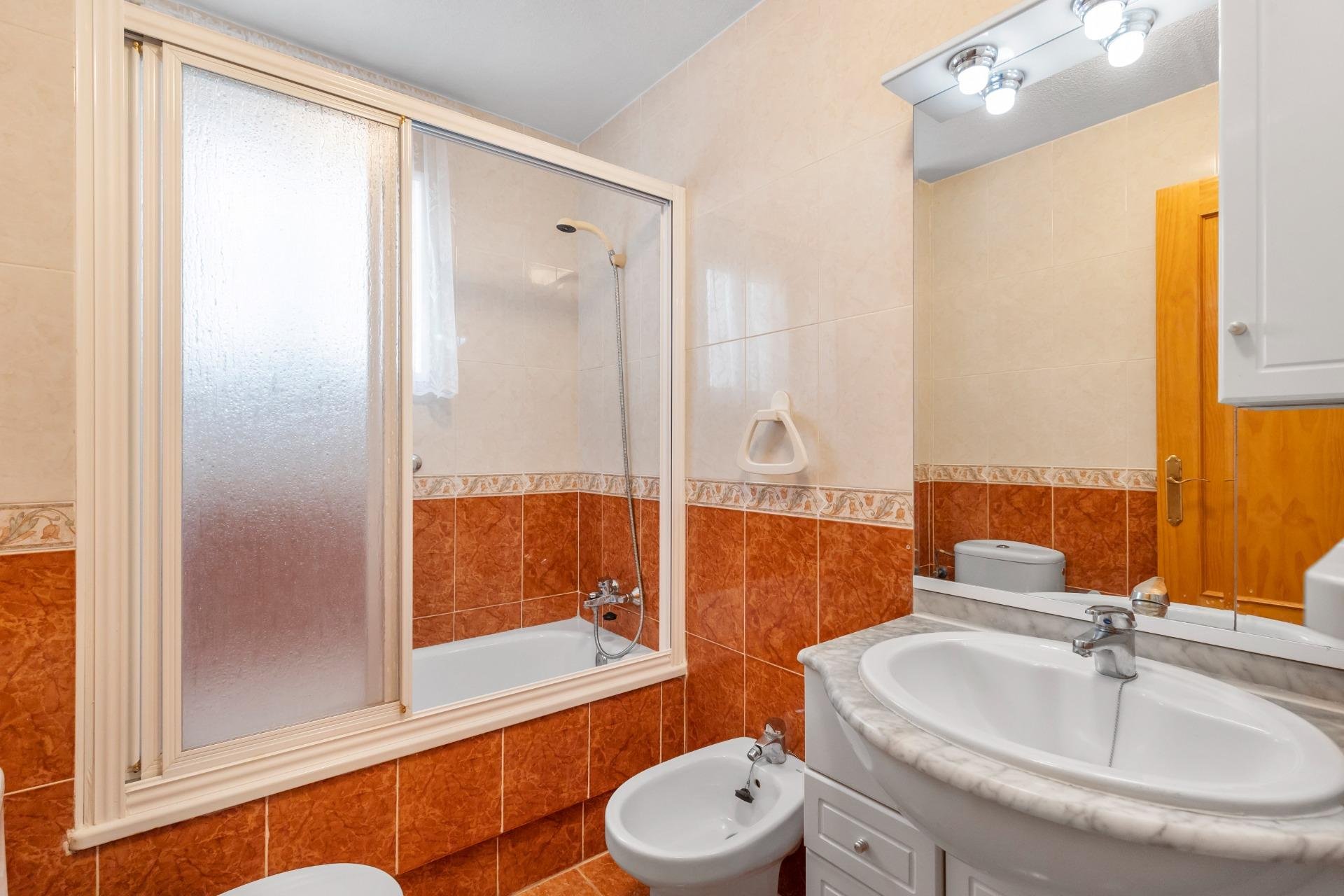 Resale - Apartment / flat -
Torrevieja - Paseo maritimo