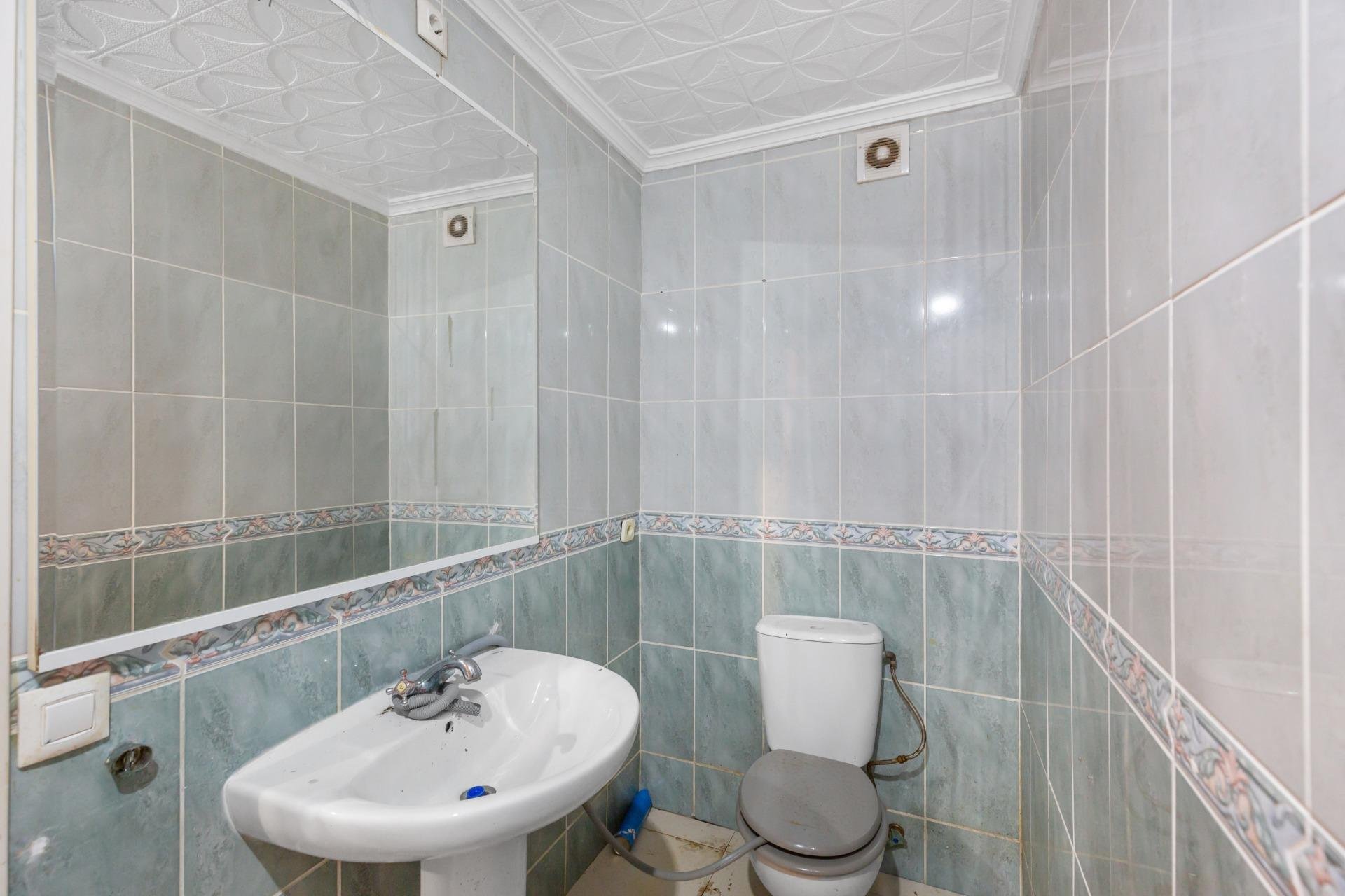 Resale - Apartment / flat -
Torrevieja - Paseo maritimo