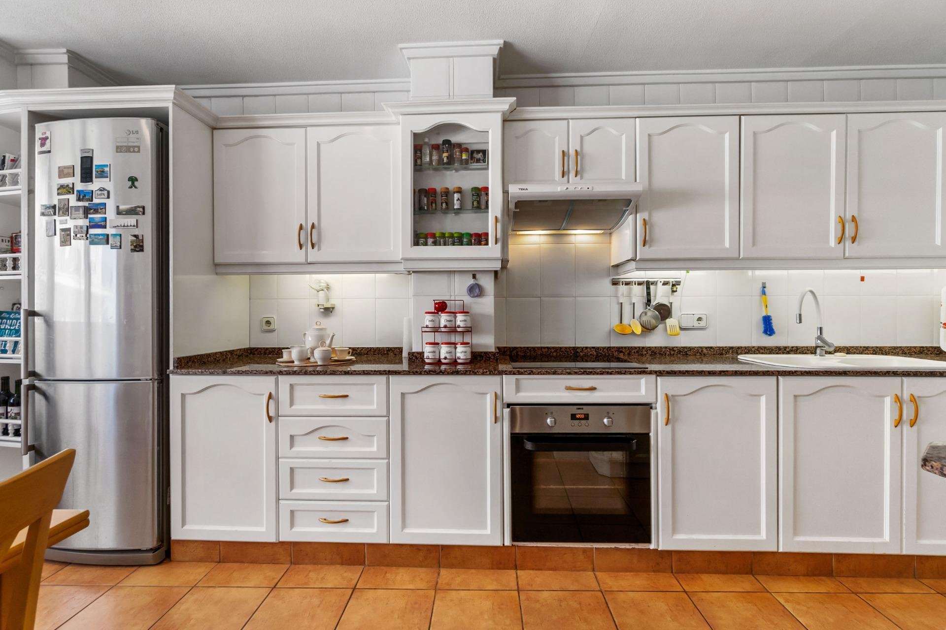 Resale - Apartment / flat -
Torrevieja - Paseo maritimo