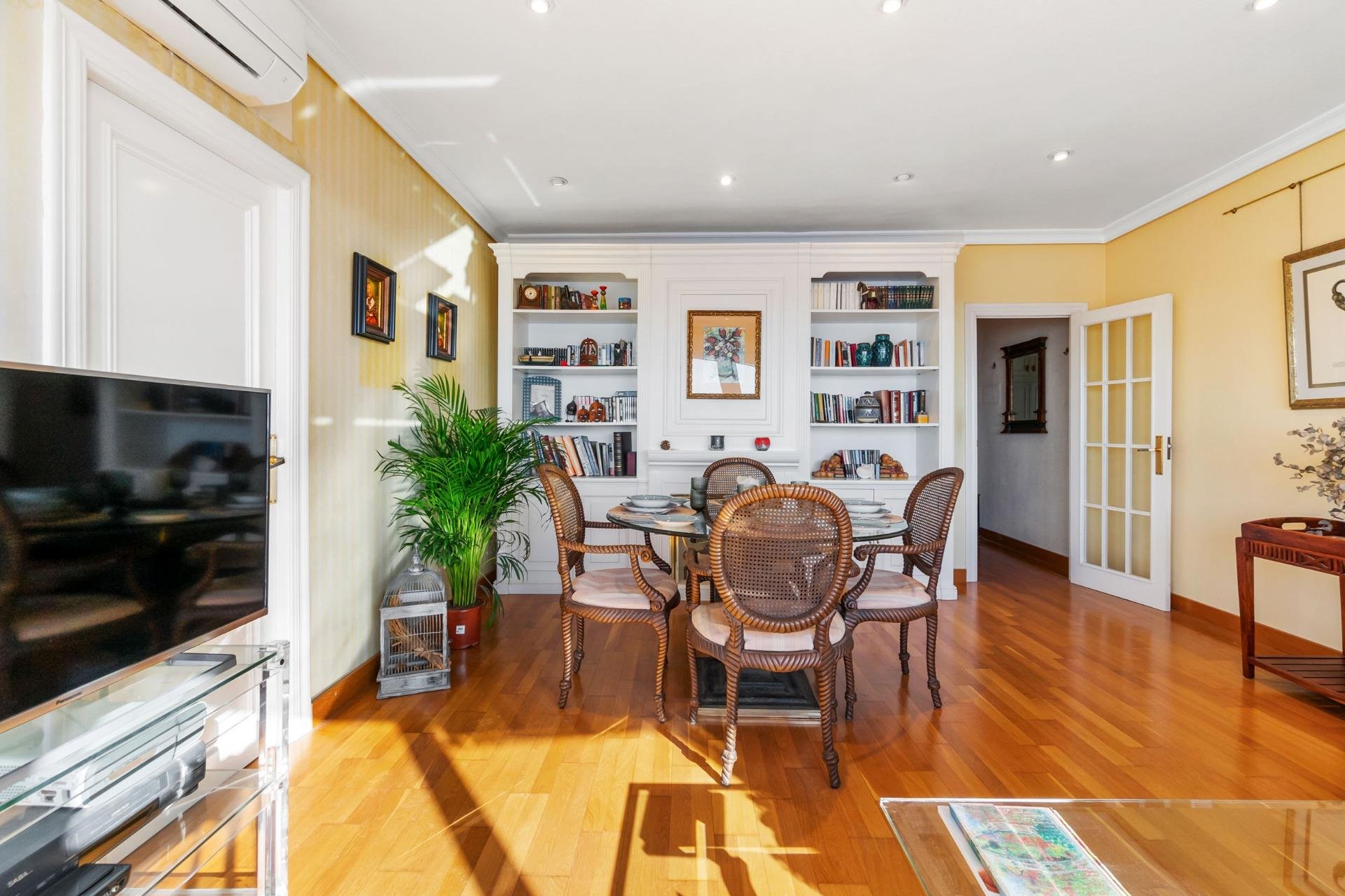 Resale - Apartment / flat -
Torrevieja - Paseo maritimo