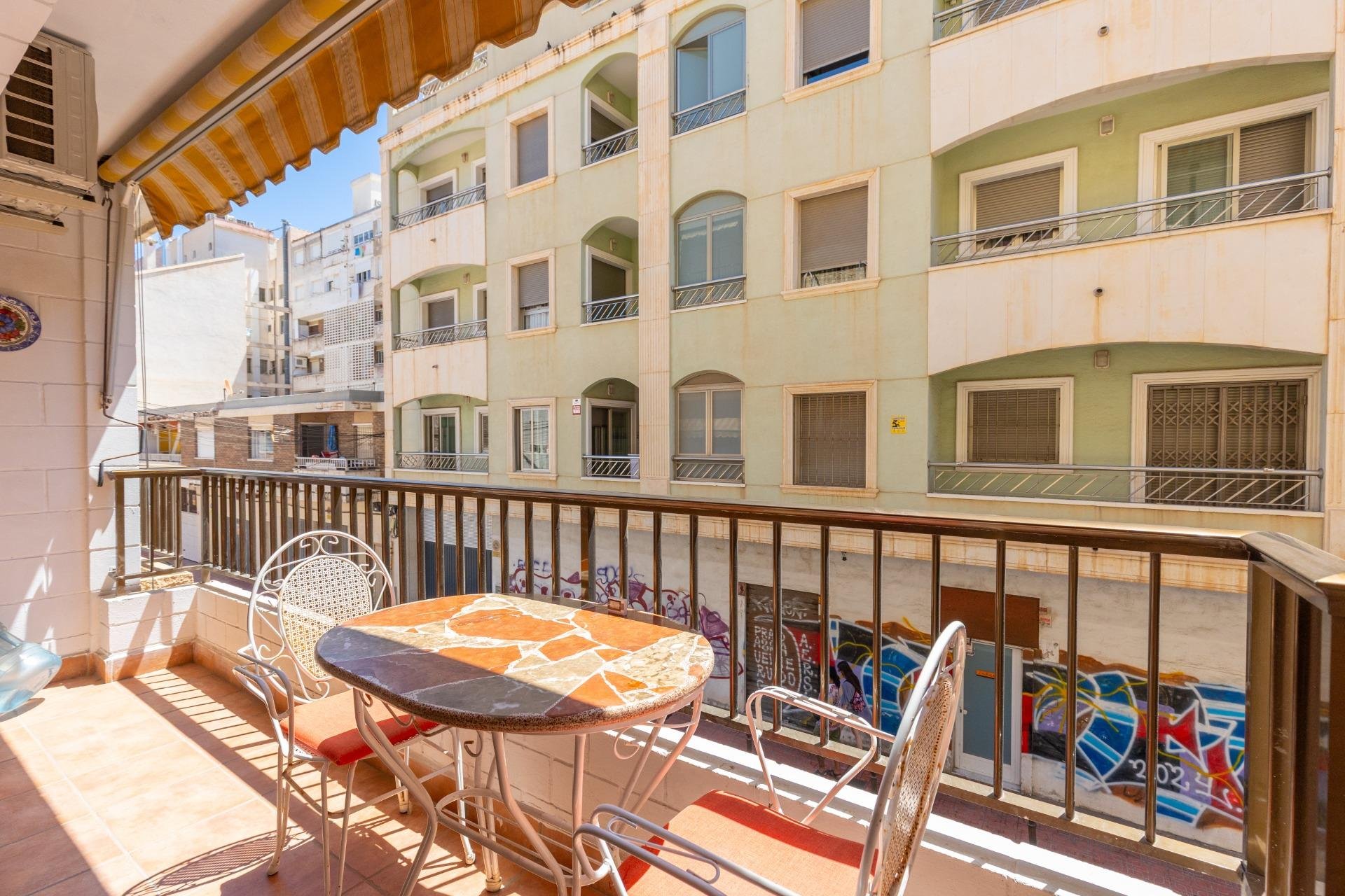 Resale - Apartment / flat -
Torrevieja - Paseo maritimo