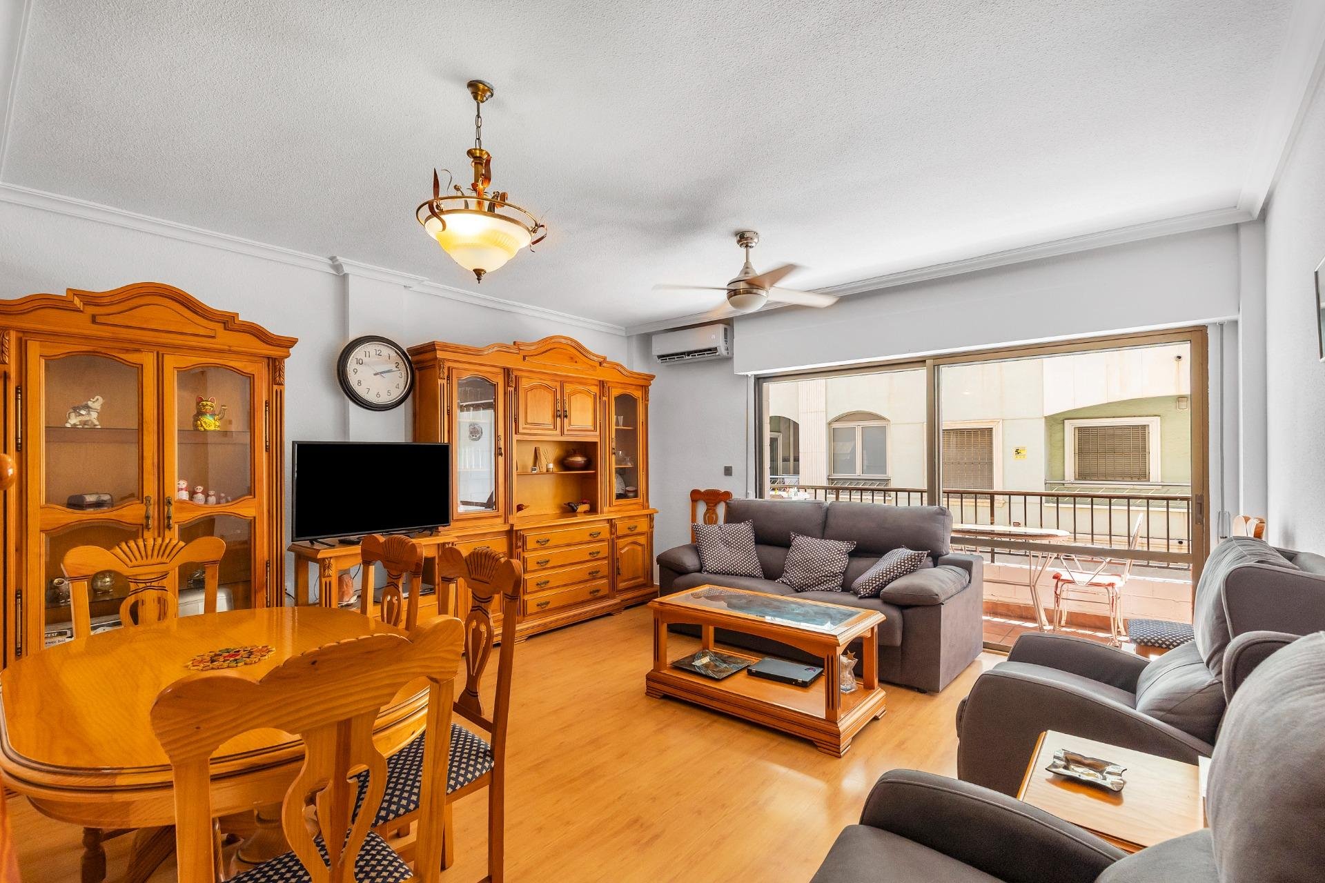 Resale - Apartment / flat -
Torrevieja - Paseo maritimo