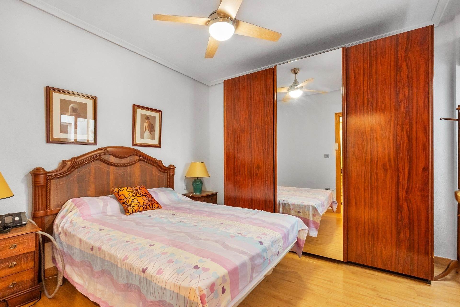 Resale - Apartment / flat -
Torrevieja - Paseo maritimo