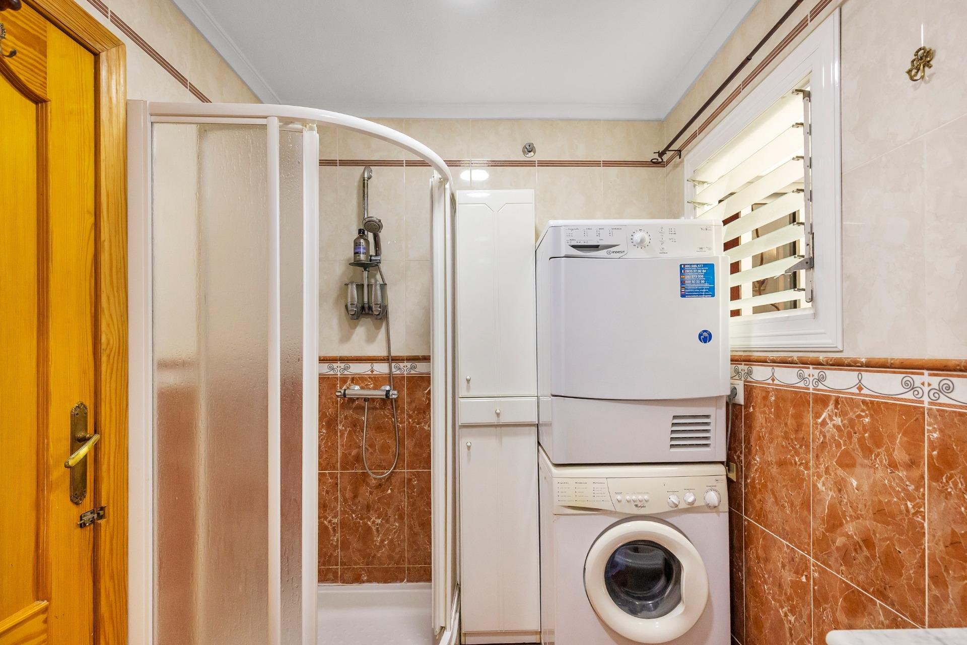 Resale - Apartment / flat -
Torrevieja - Paseo maritimo