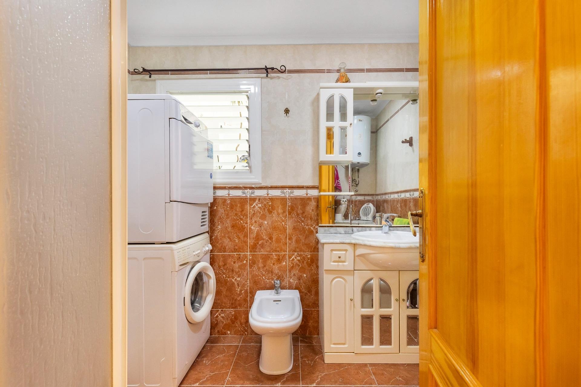 Resale - Apartment / flat -
Torrevieja - Paseo maritimo