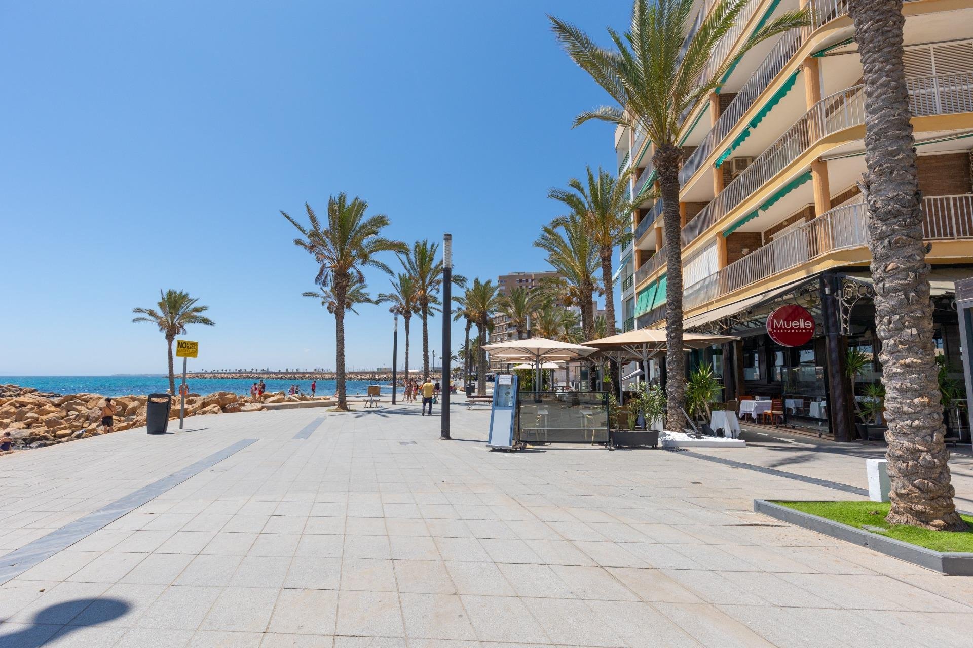 Resale - Apartment / flat -
Torrevieja - Paseo maritimo